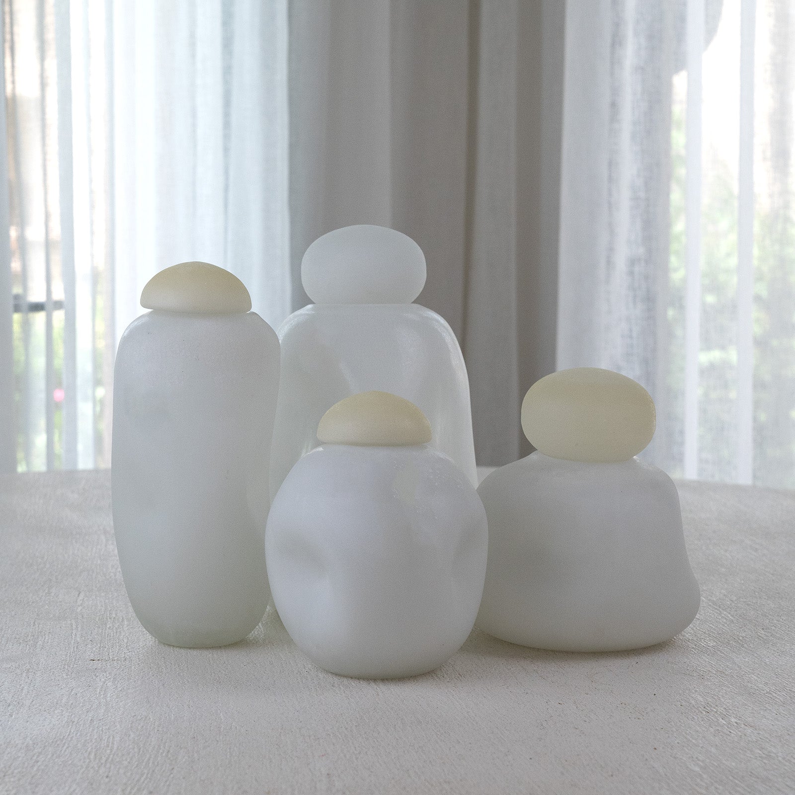 Vanilla White Decorative Glass Vase With Lid  - WS Living - UAE - Vase Wood and steel Furnitures - Dubai