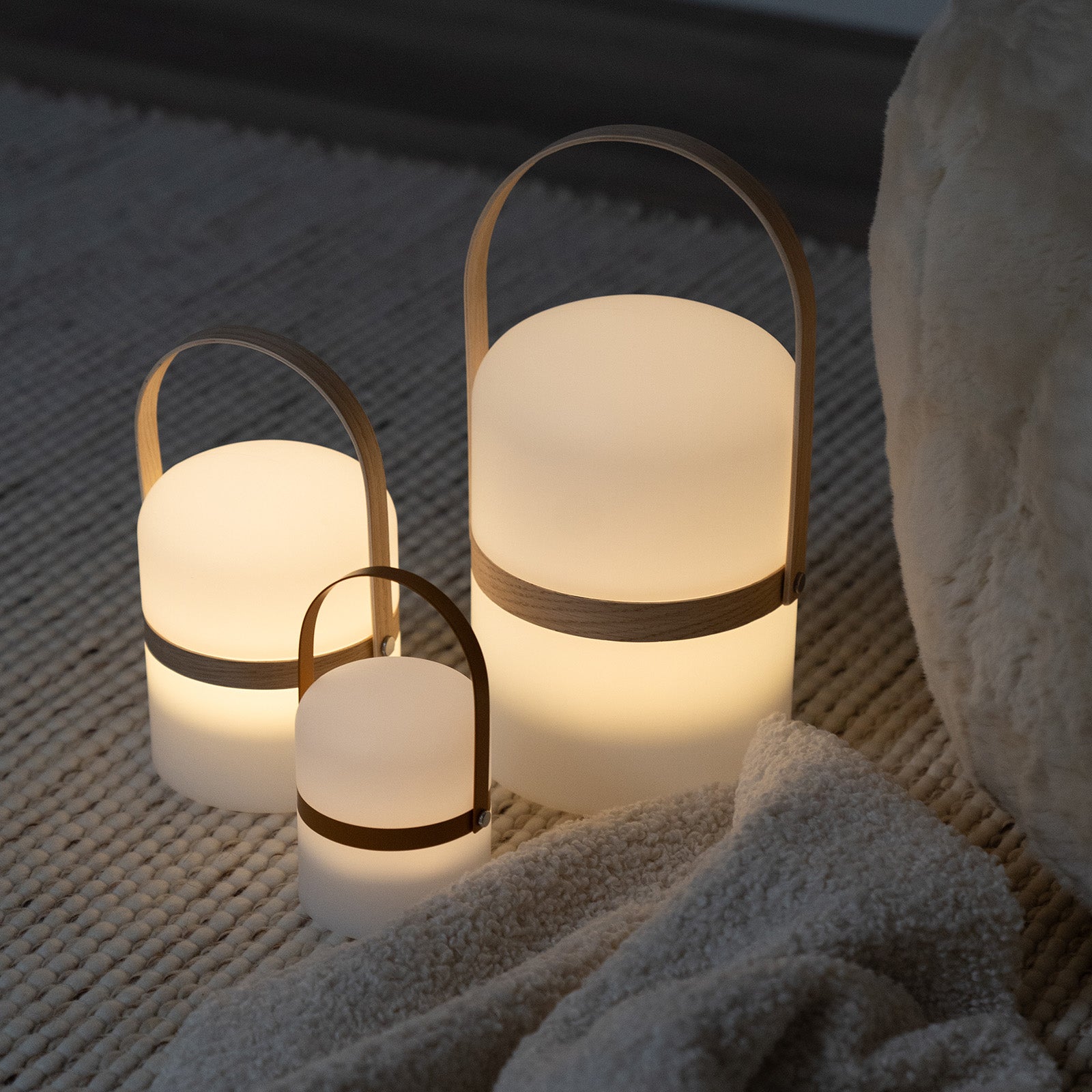 Apus Cordless Table Lamp - Solid Wood Handle - Table Lamp - WS Living - UAE Modern Home Furniture Stores in Dubai