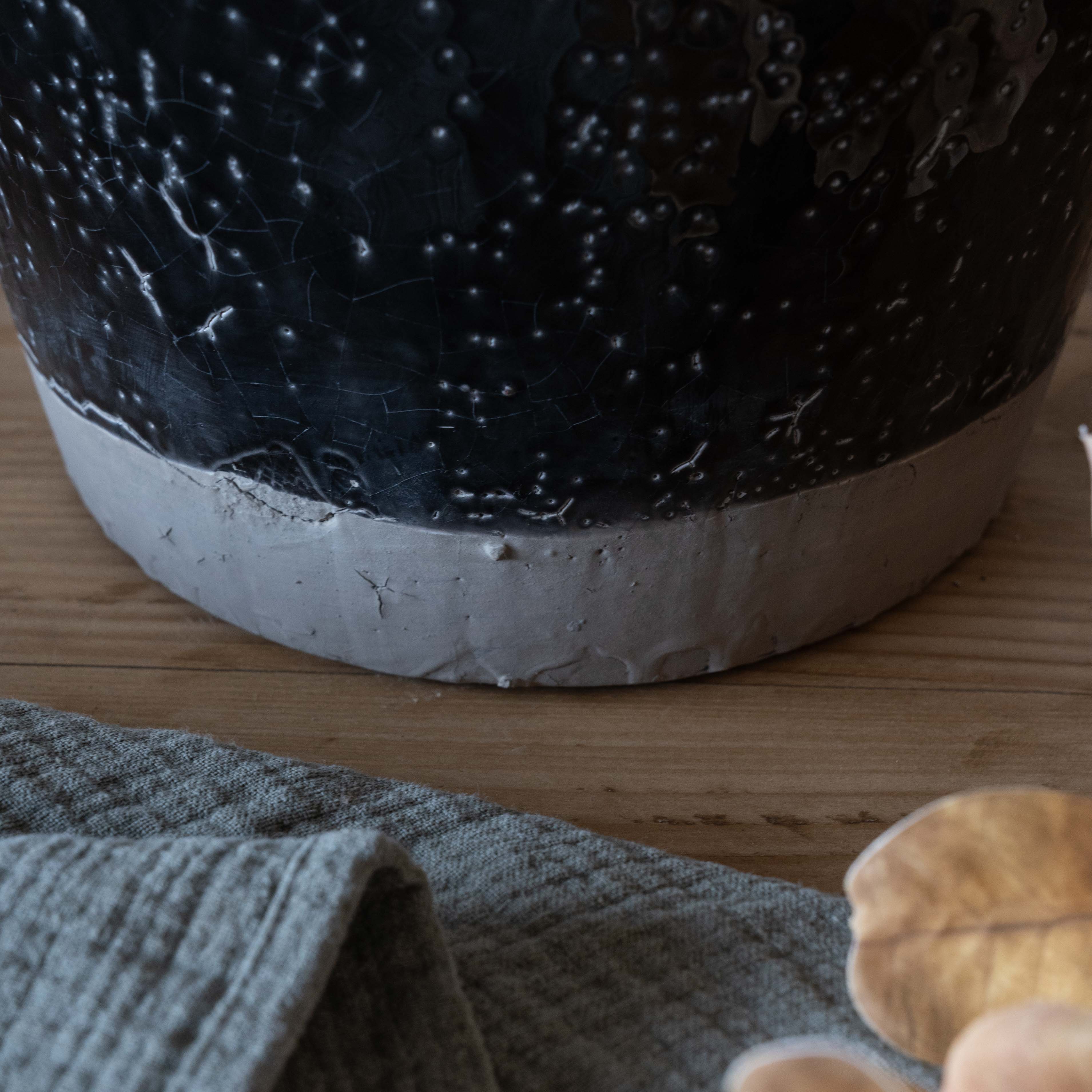 Vessel Decorative Black Ceramic Vase | Flower Pot - Vase - WS Living Furniture Furniture Store in Dubai