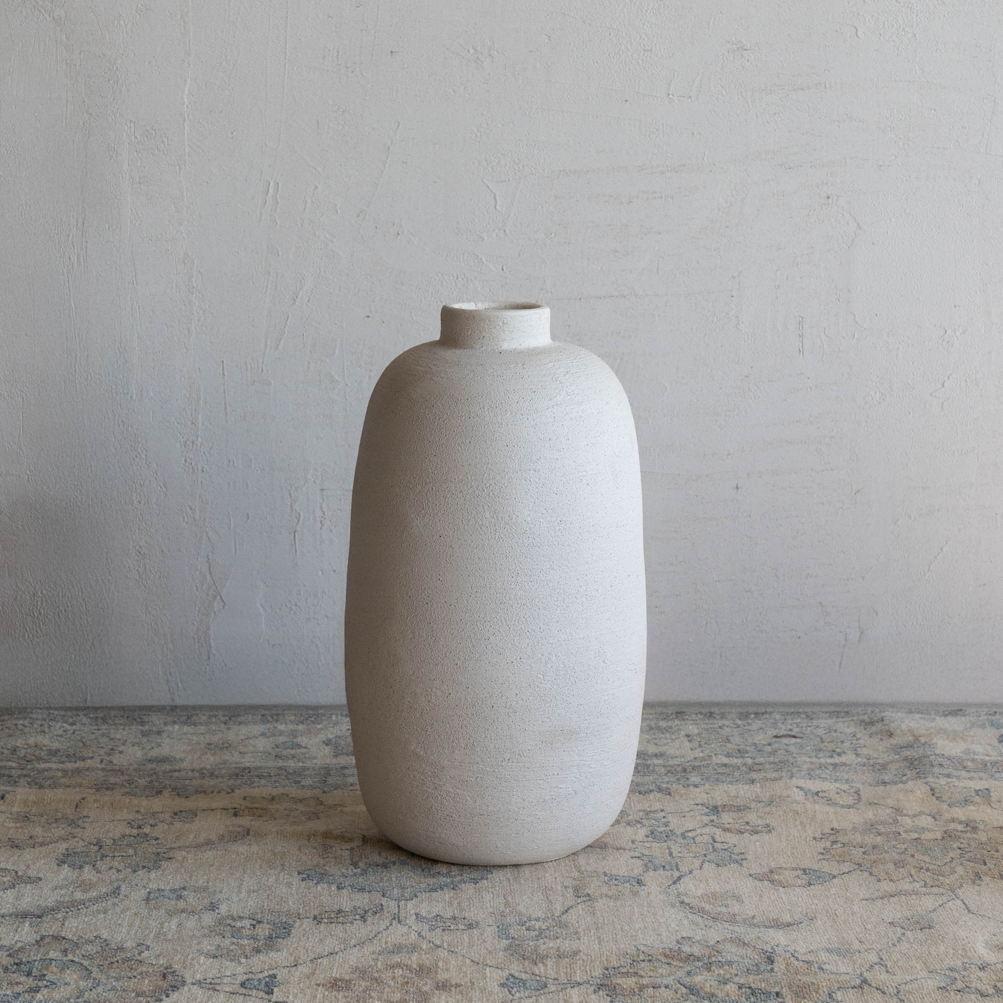 إناء زهور/مزهرية عتيقة من العاج على الطراز الاسكندنافي، من القرن التاسع عشر - للاستخدام الداخلي والخارجي