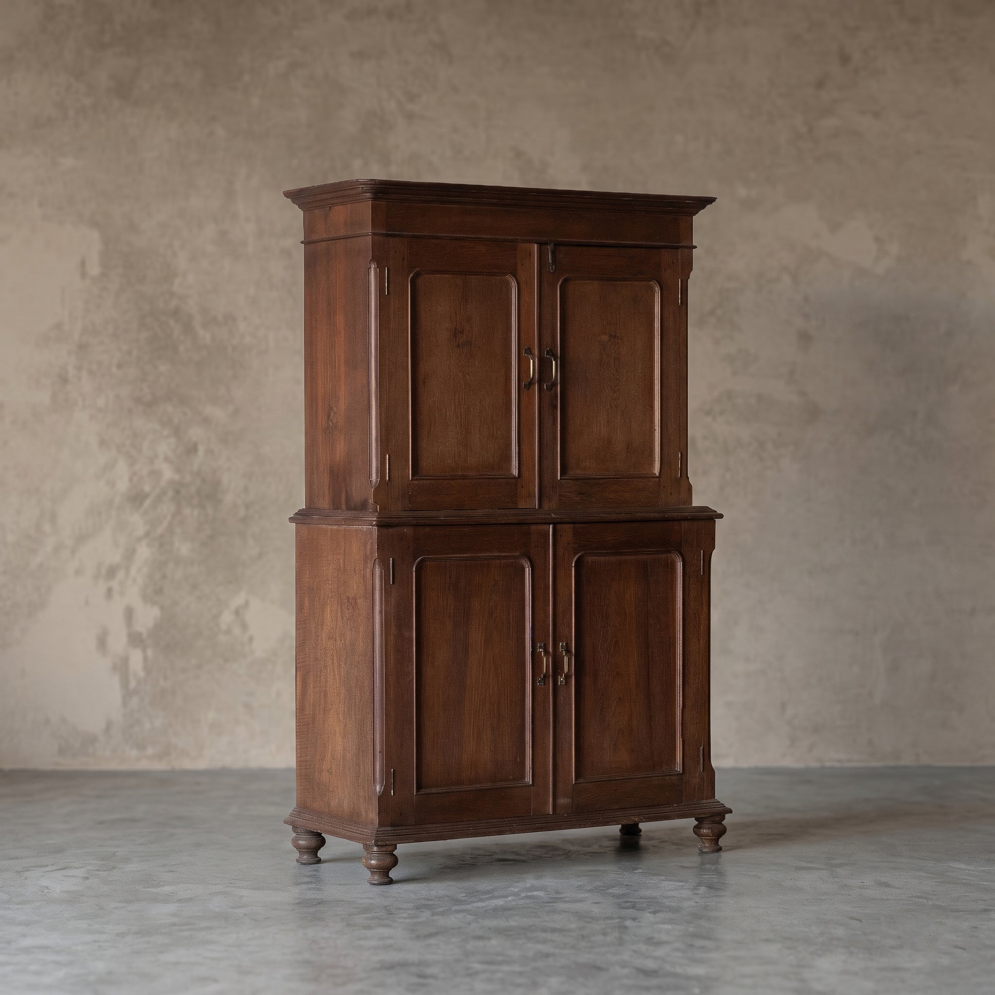 خزانة إلدران المصنوعة يدويًا من خشب البلوط الصلب وباب زجاجي