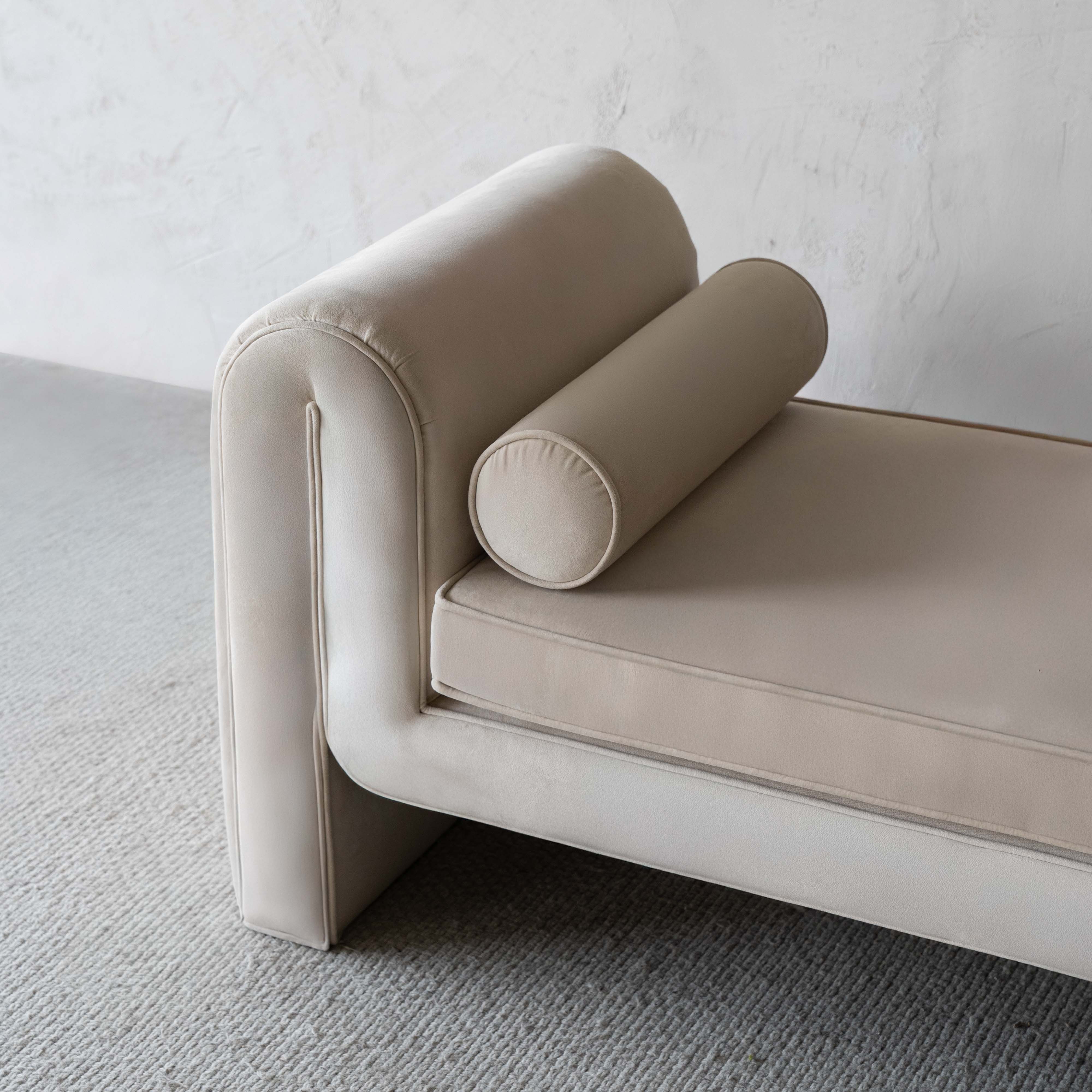 Aviara Modern Manhattan Style Velvet Bench - Bench - WS Living Furniture Furniture Store in Dubai