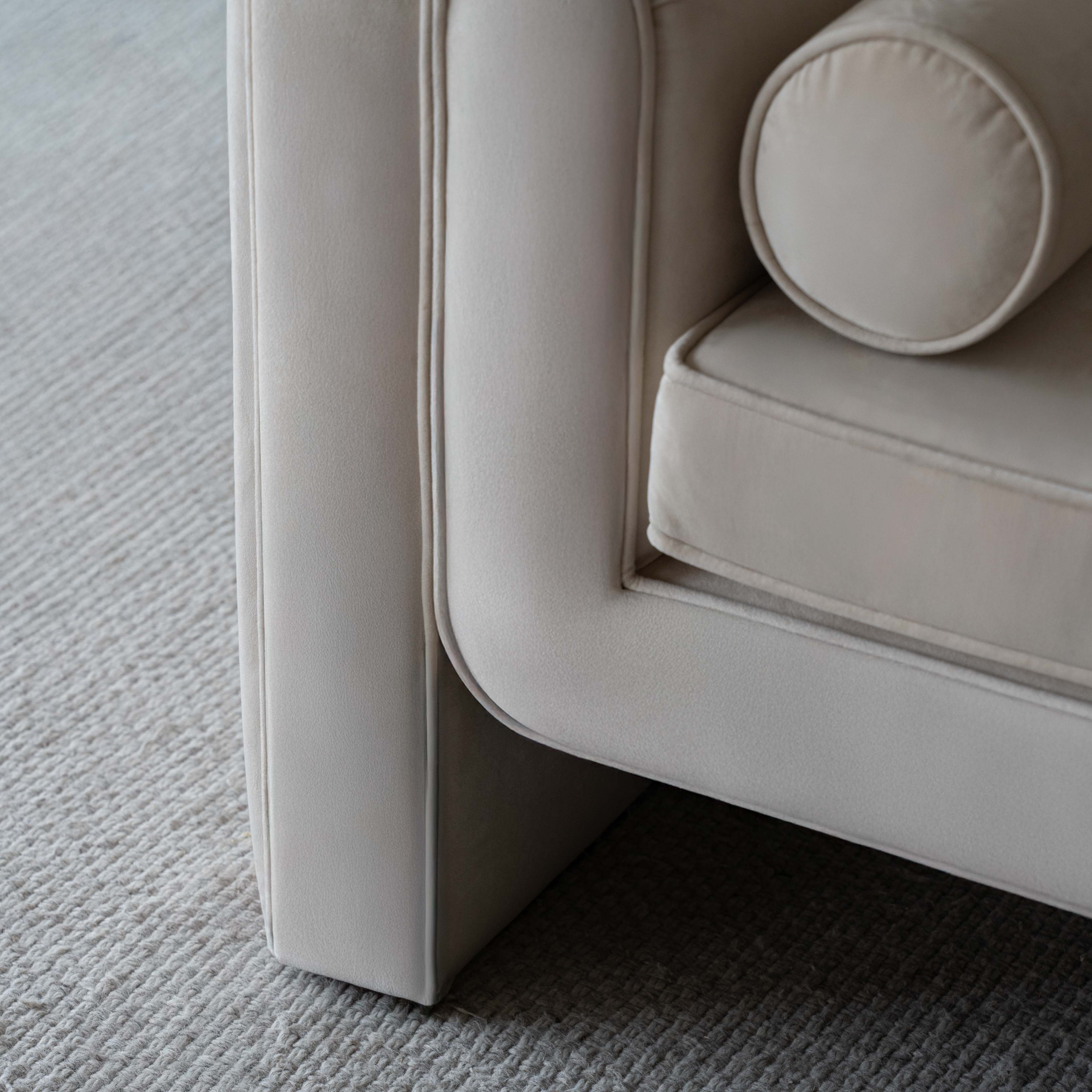 Aviara Modern Manhattan Style Velvet Bench - Bench - WS Living Furniture Furniture Store in Dubai