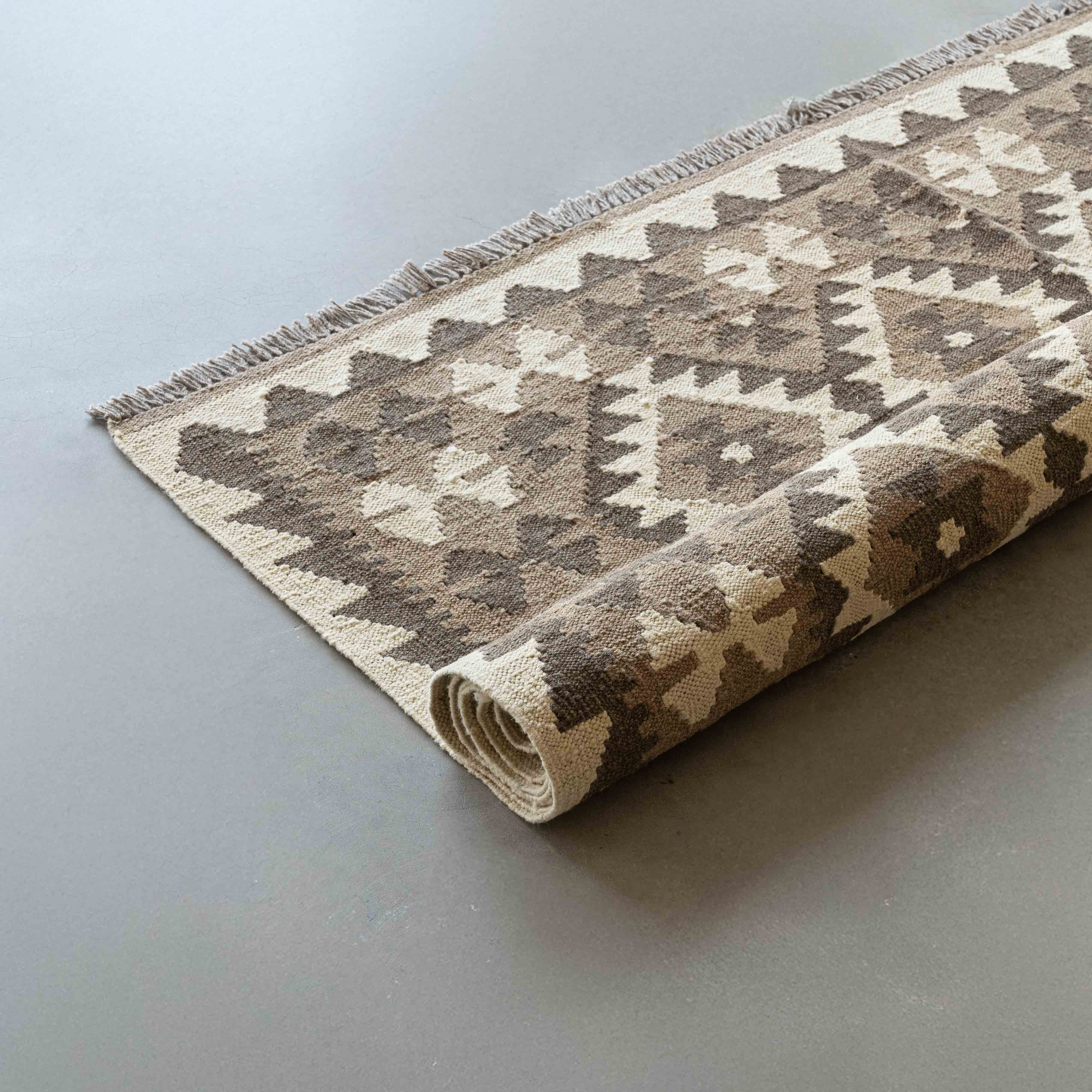 Casablanca Handcrafted Classic Vintage Wool Kilim Beige Rug - Rug - WS Living Furniture  Furniture Store in Dubai