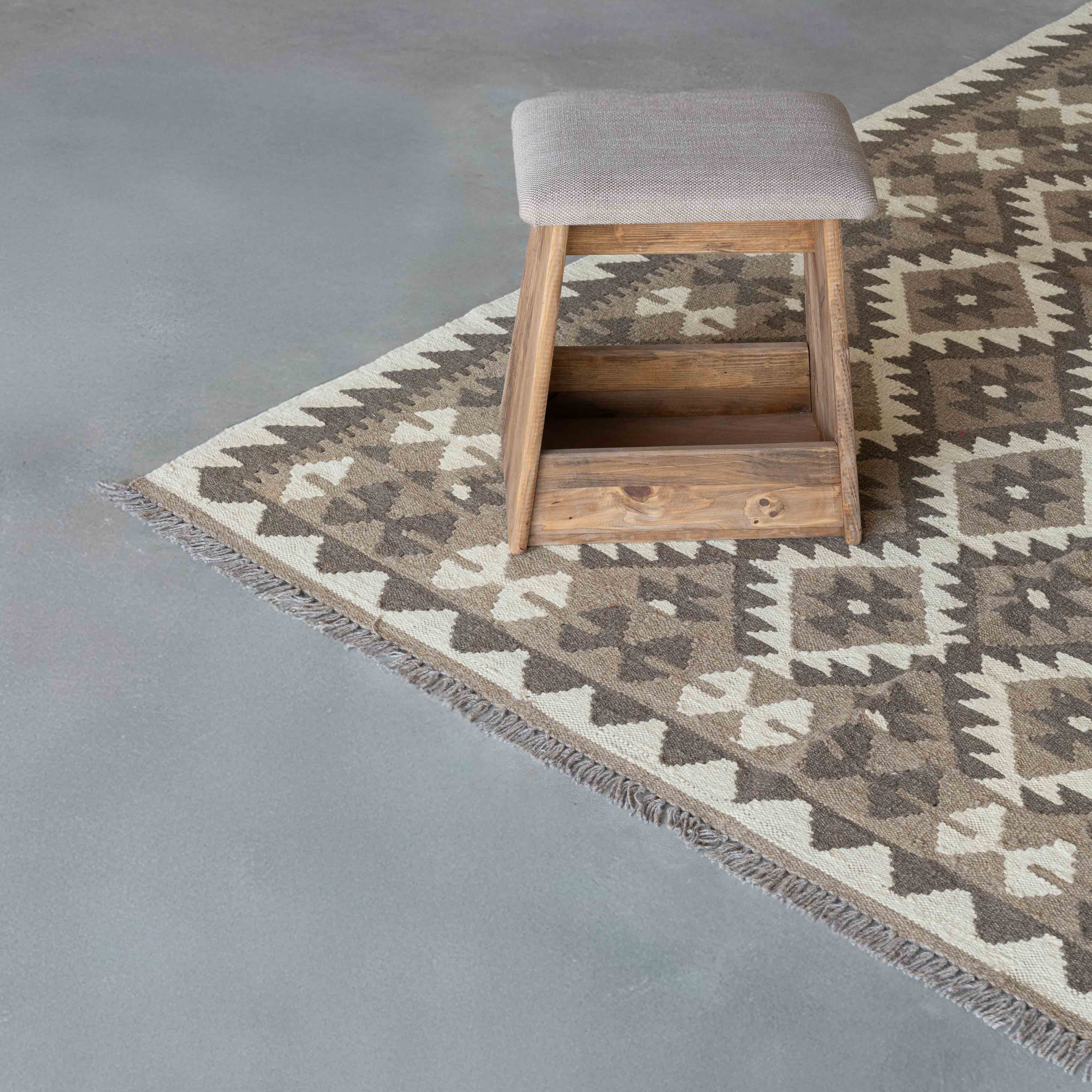 Casablanca Handcrafted Classic Vintage Wool Kilim Beige Rug - Rug - WS Living Furniture  Furniture Store in Dubai