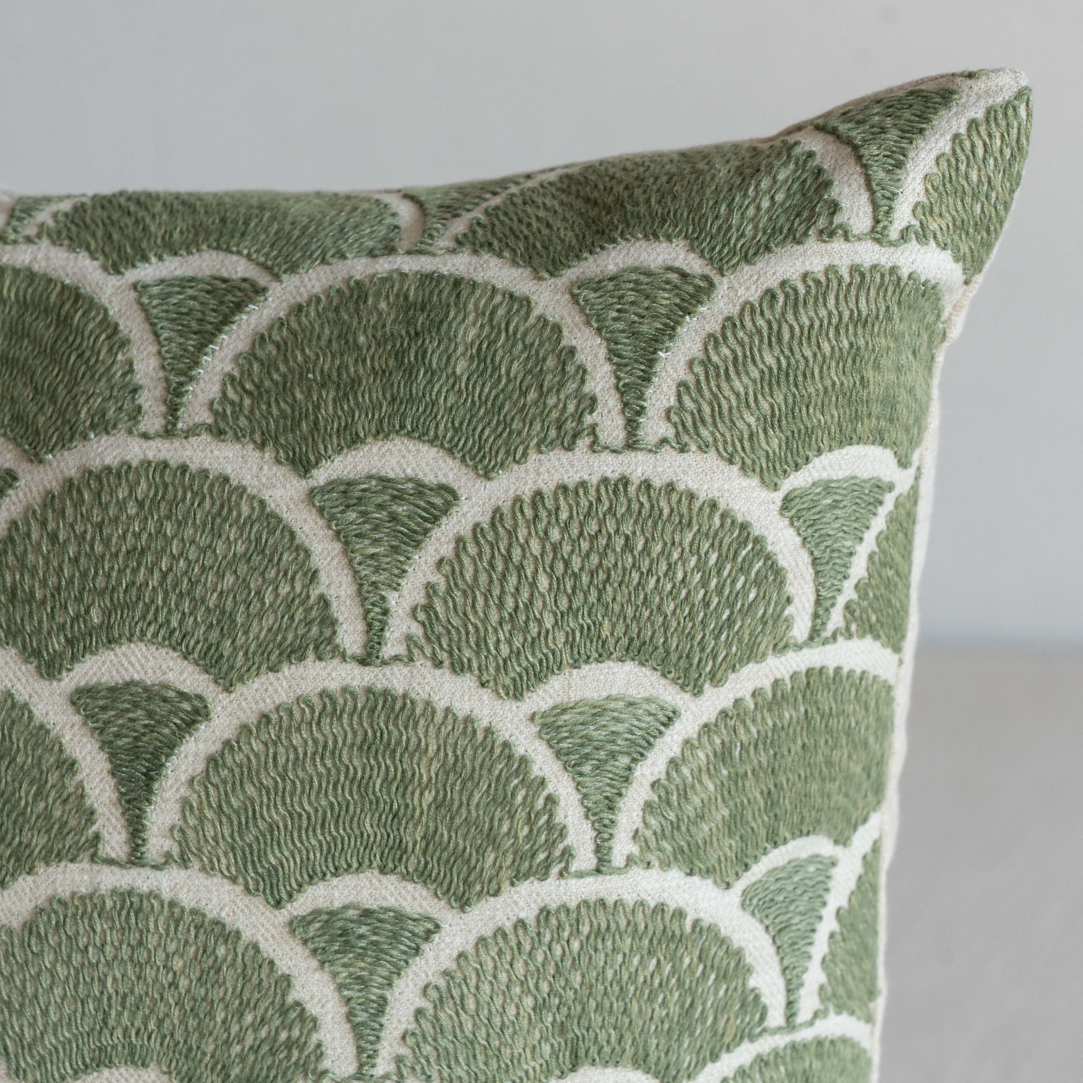 غطاء وسادة فيليور أبيض