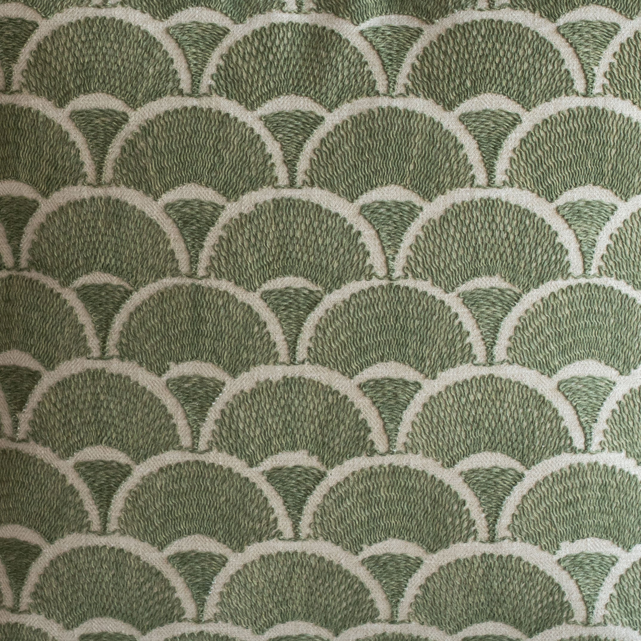 غطاء وسادة فيليور أبيض