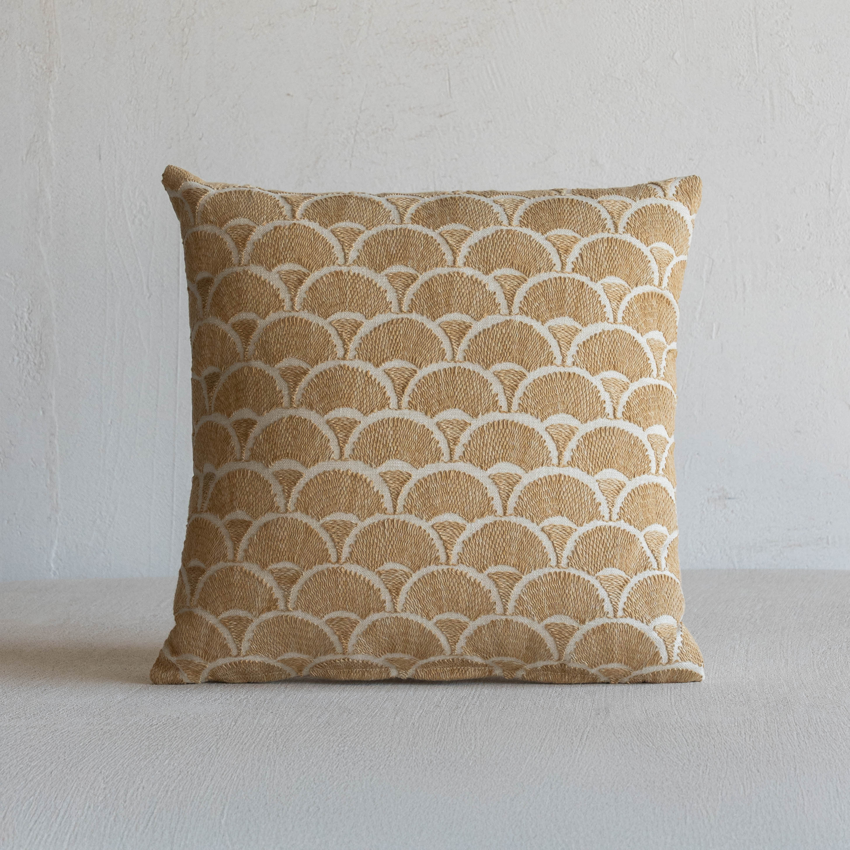 غطاء وسادة فيليور أبيض