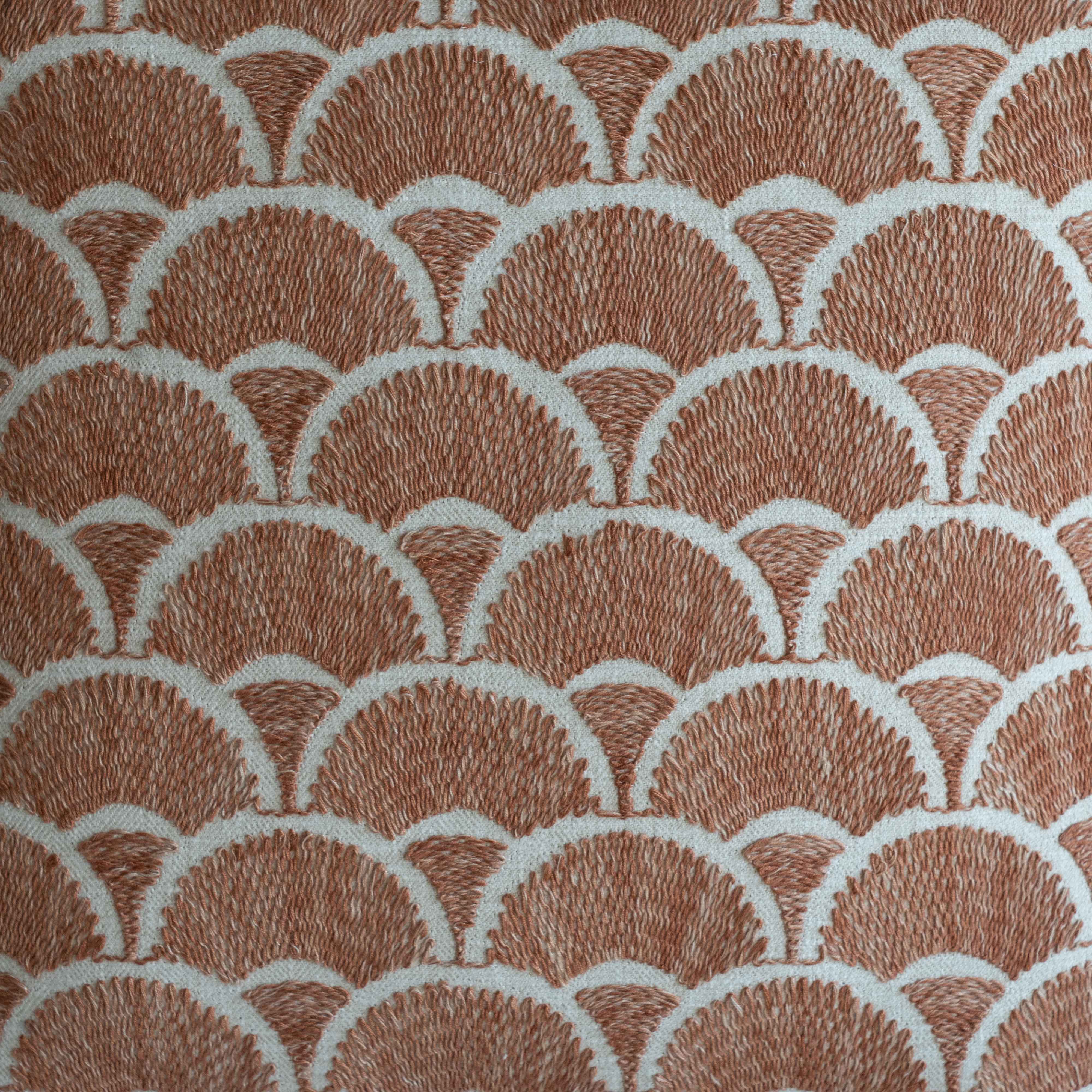 غطاء وسادة فيليور أبيض