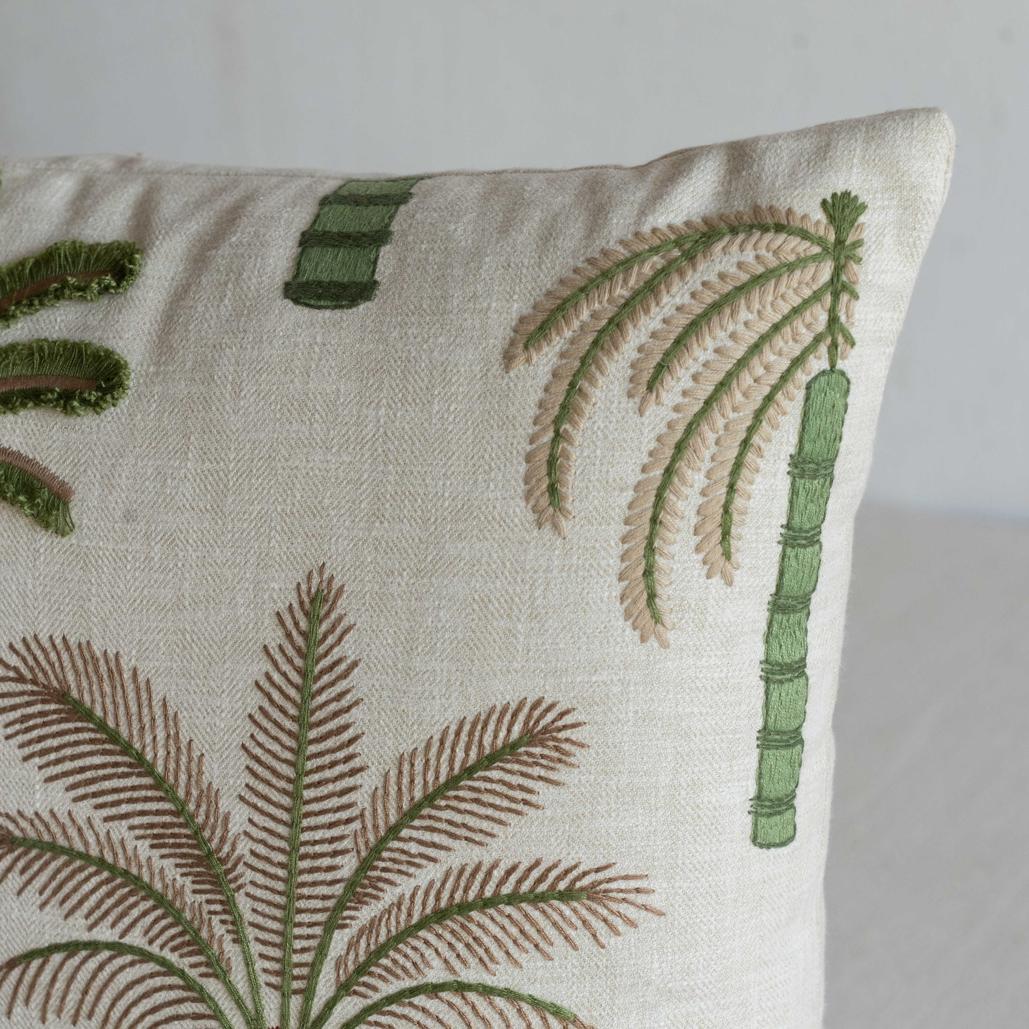 غطاء وسادة فيليور أبيض