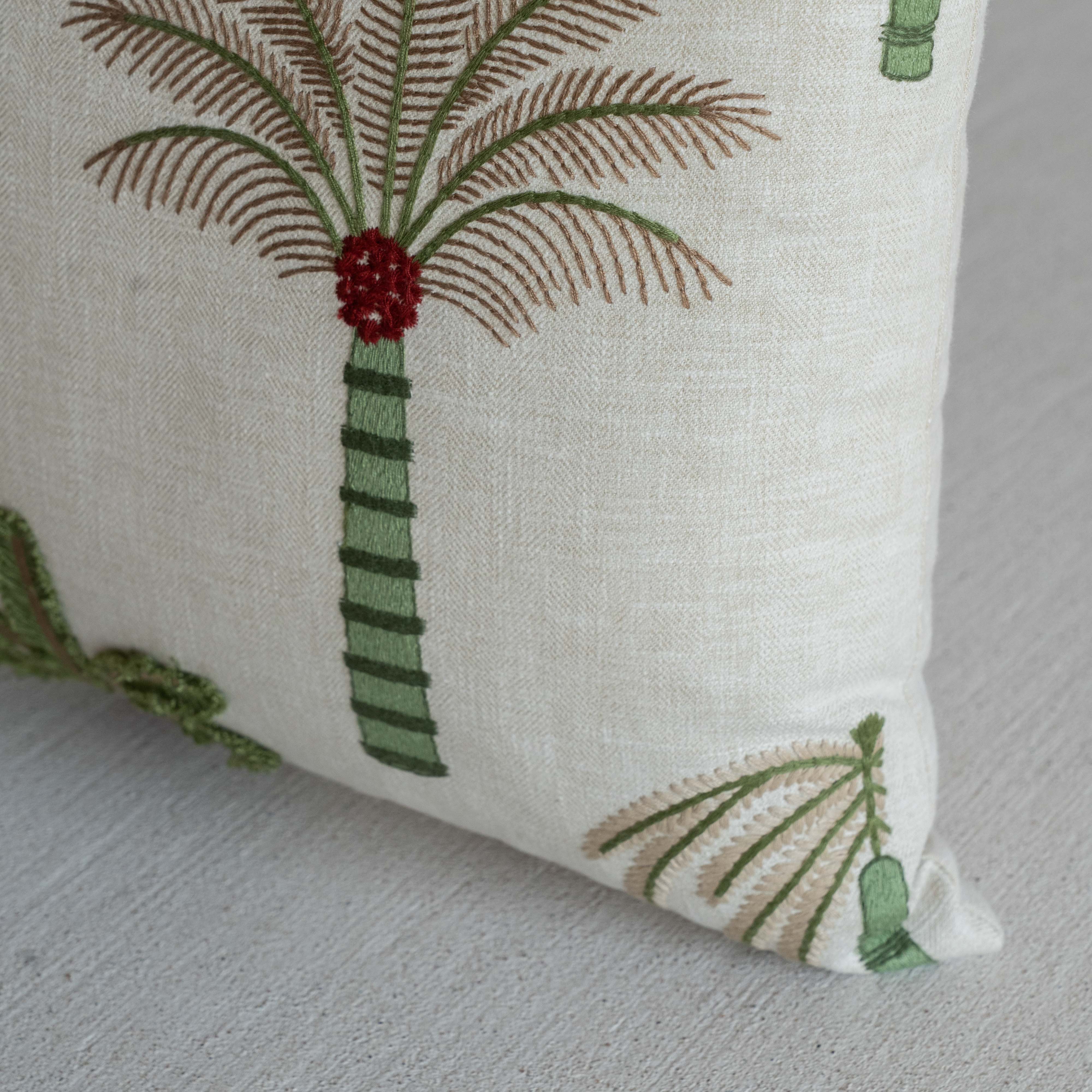 غطاء وسادة فيليور أبيض