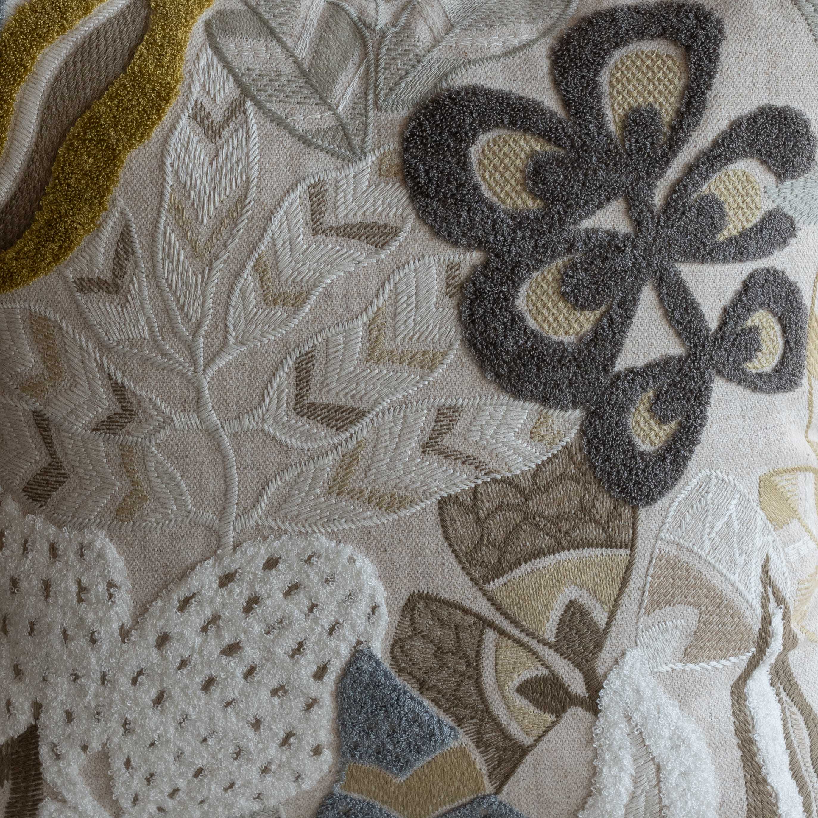 غطاء وسادة فيليور أبيض