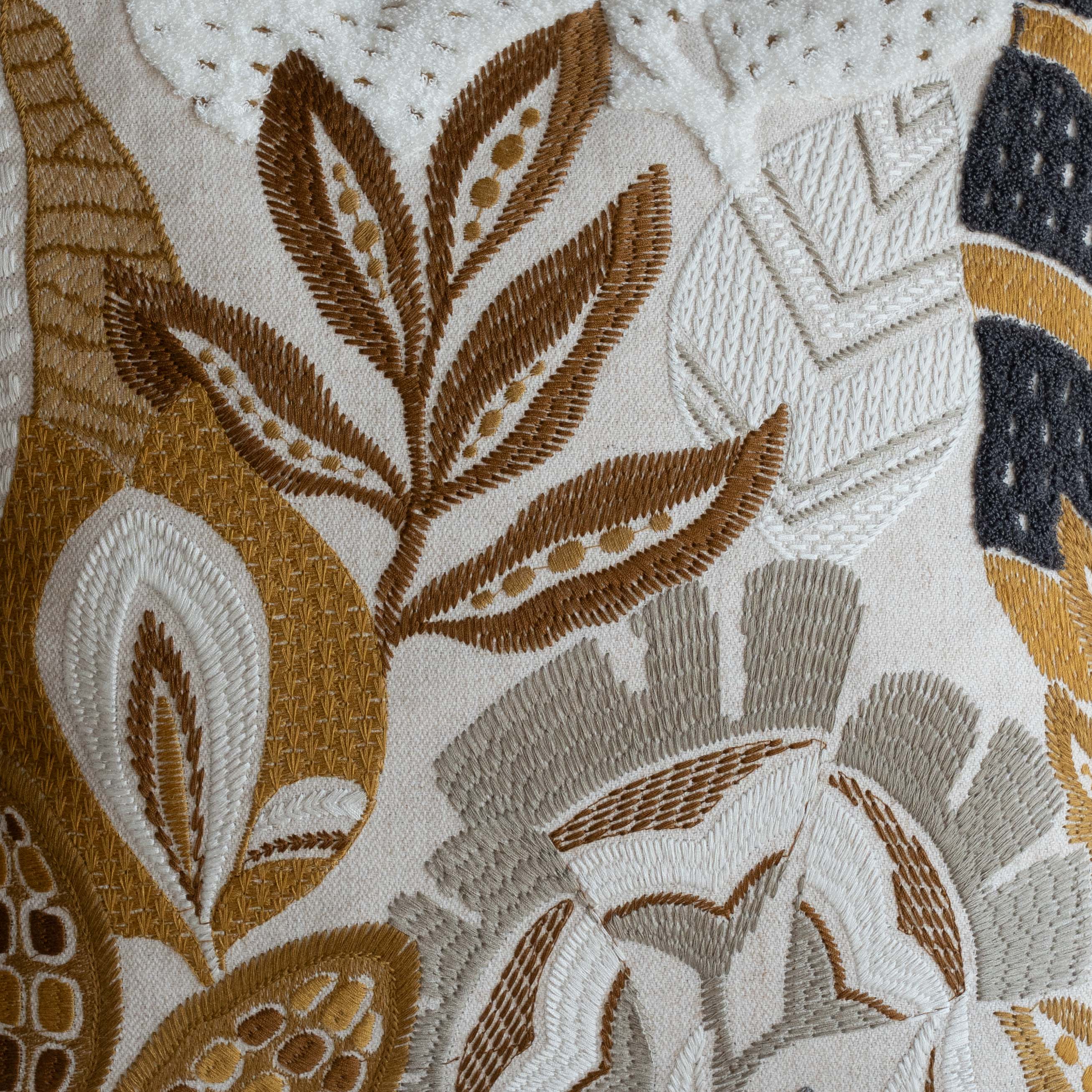 غطاء وسادة فيليور أبيض