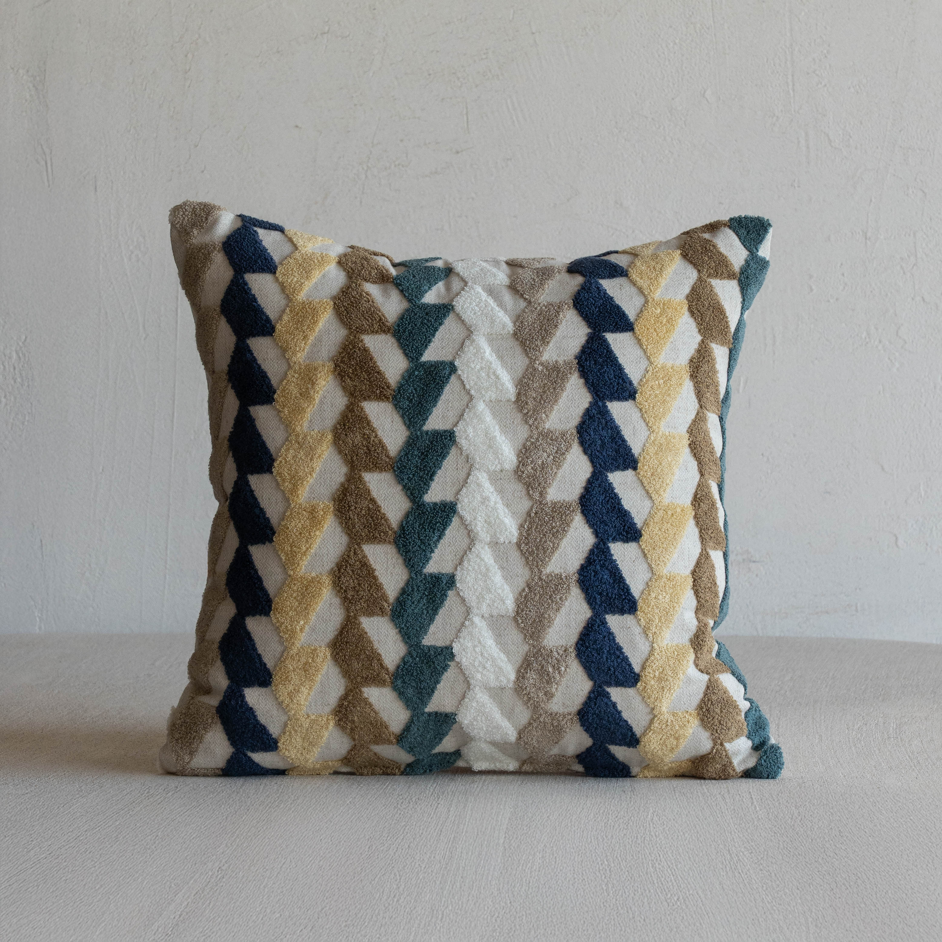 غطاء وسادة فيليور أبيض