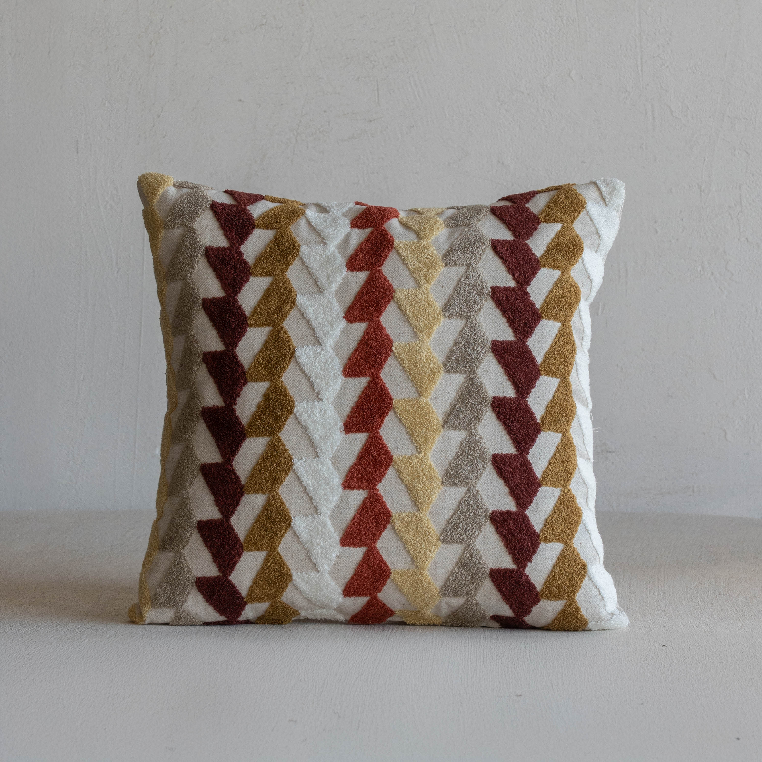 غطاء وسادة فيليور أبيض