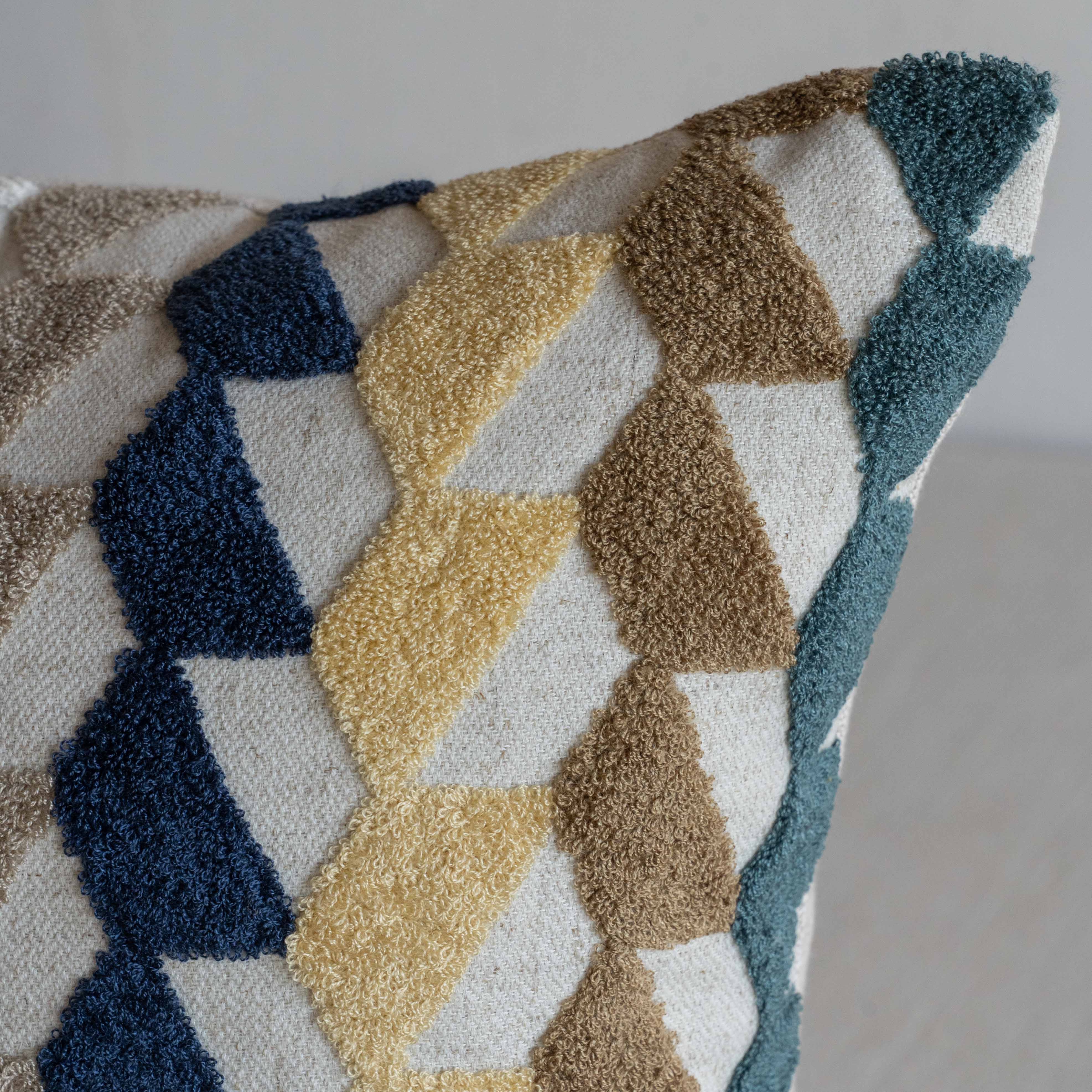 غطاء وسادة فيليور أبيض