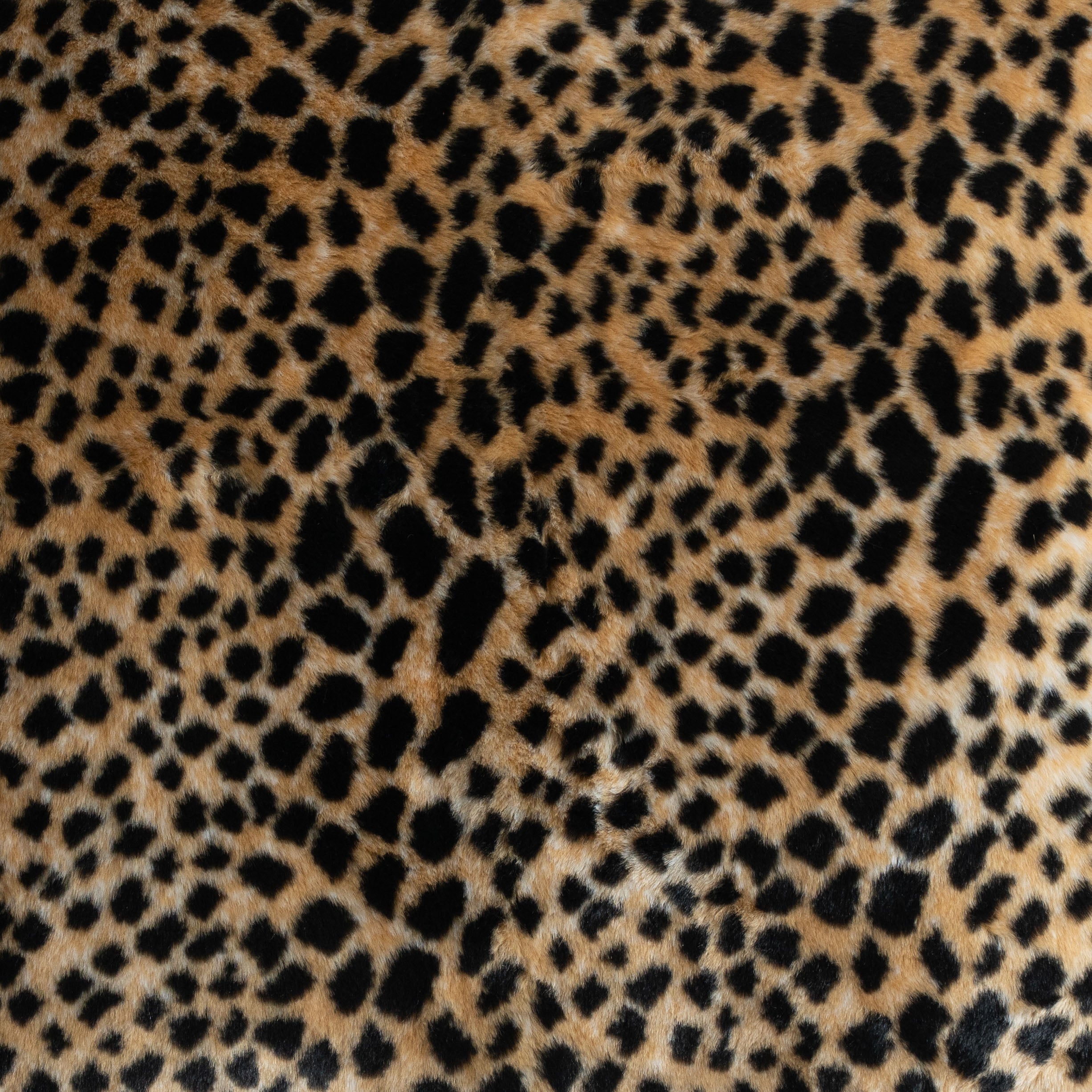 غطاء وسادة فيليور أبيض