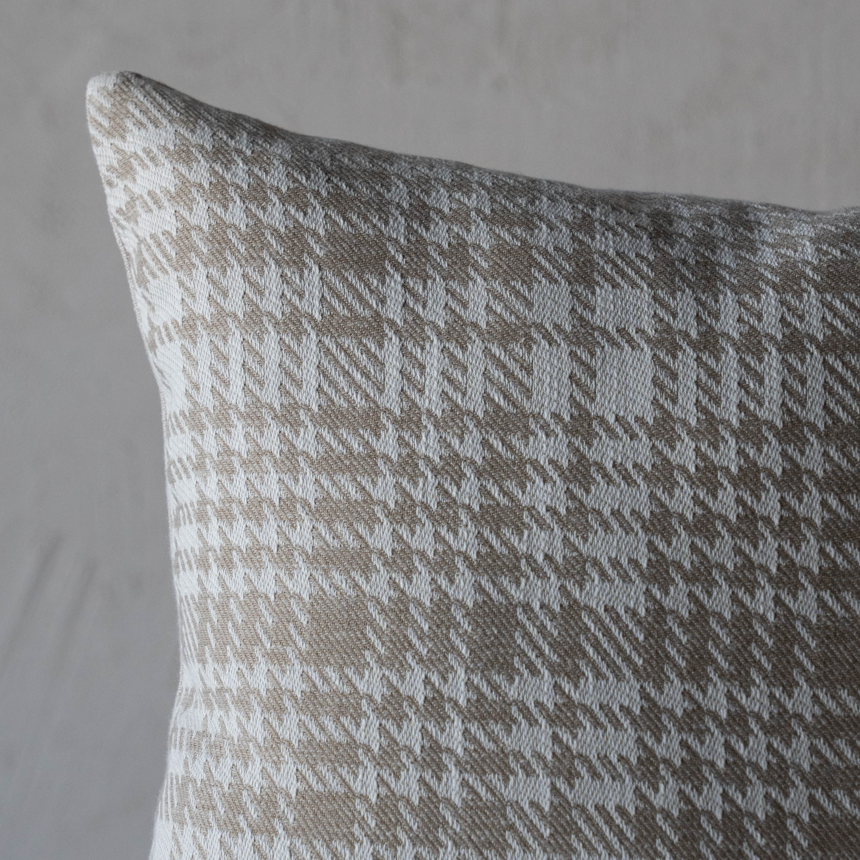 Sand Houndstooth Accent Cushion Cover