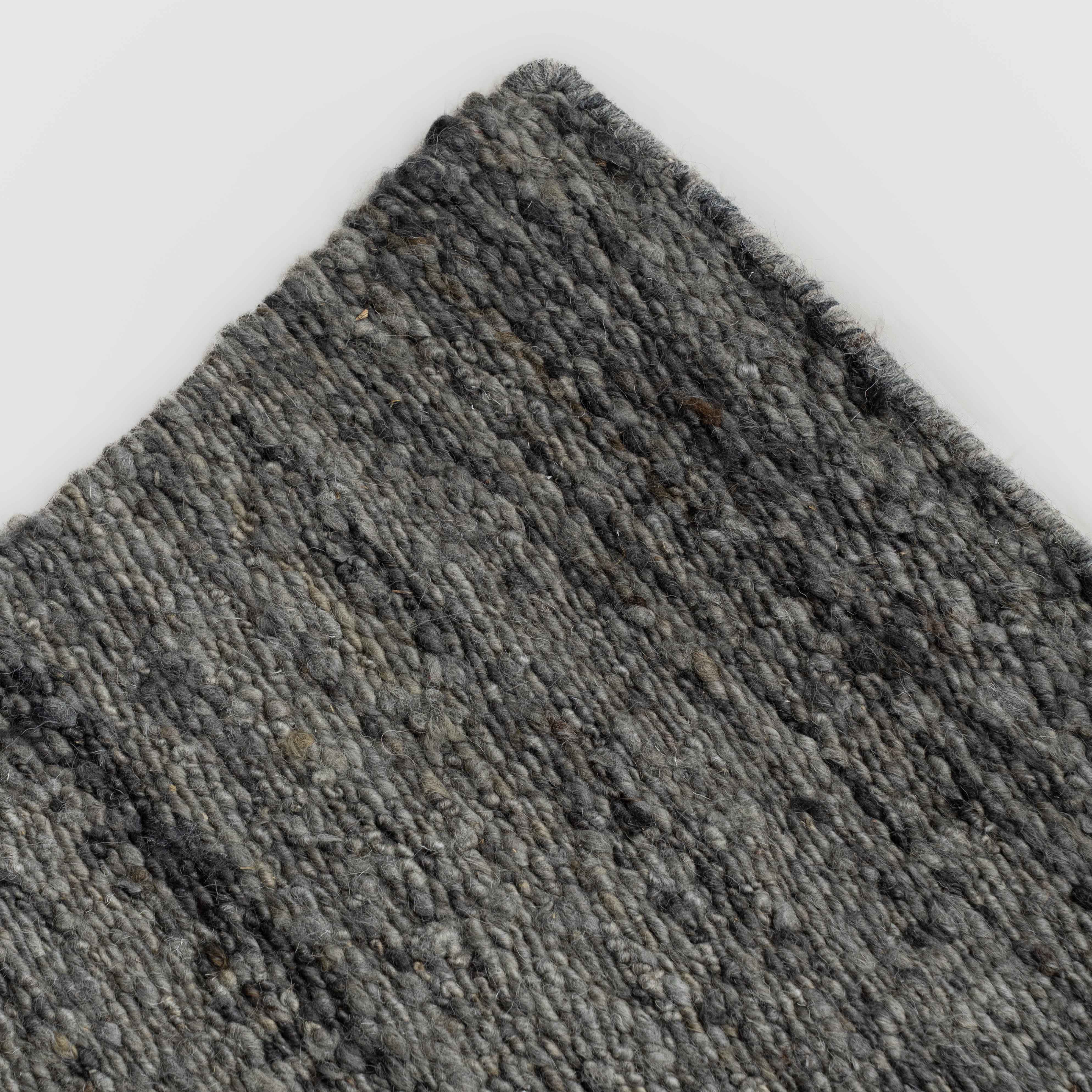 D053 - Handcrafted Wool Rug