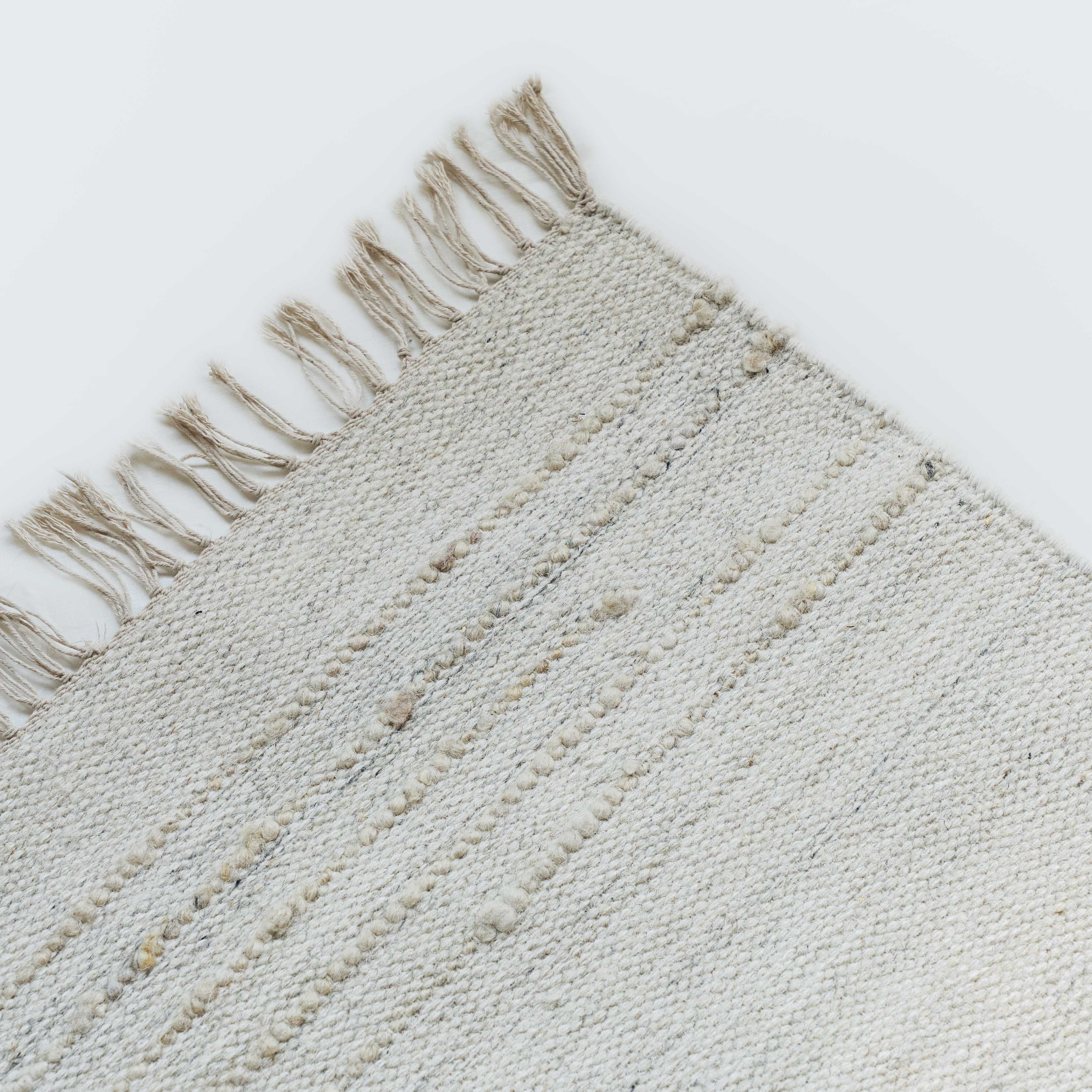 D062 / White Beige Handcrafted Wool Rug