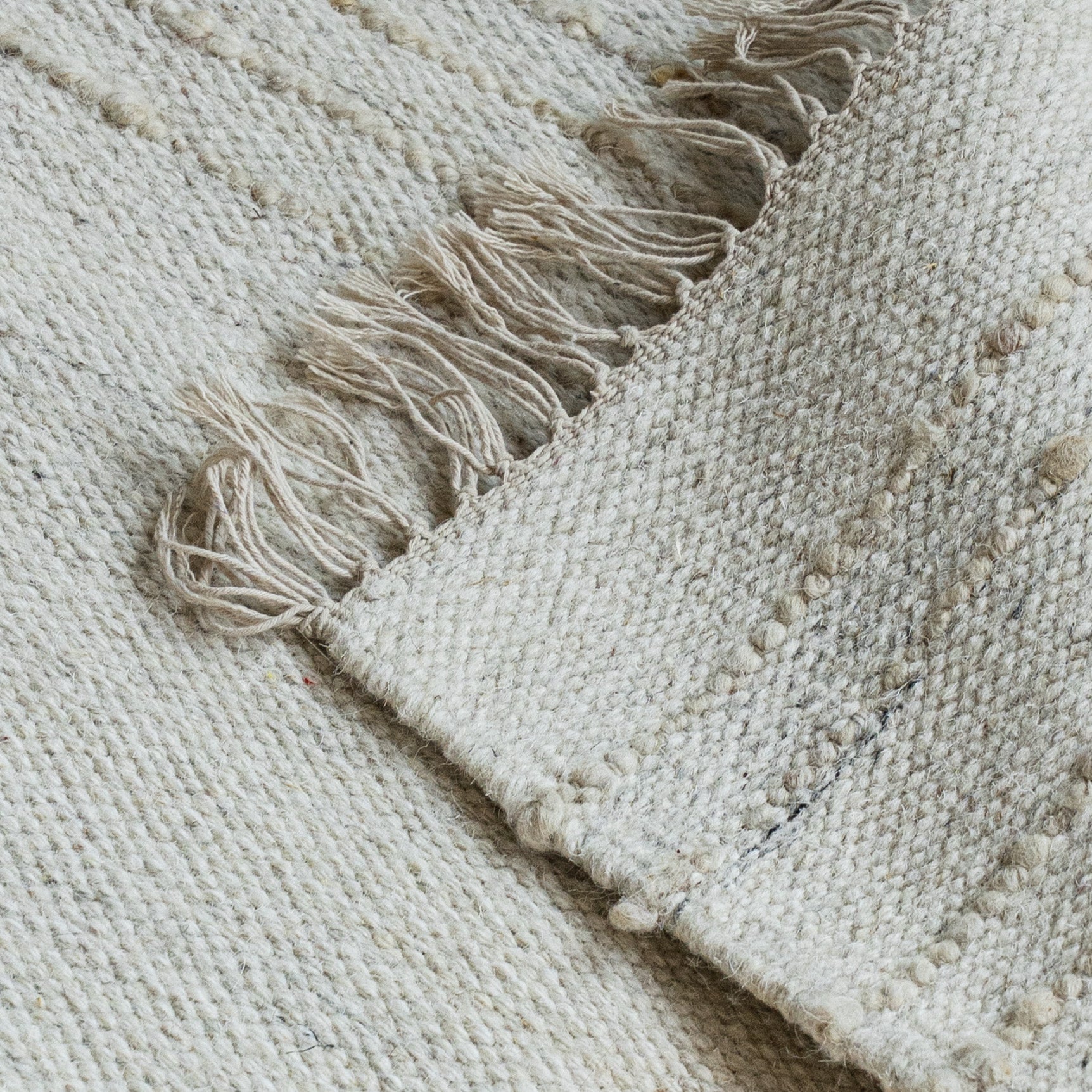 D062 / White Beige Handcrafted Wool Rug