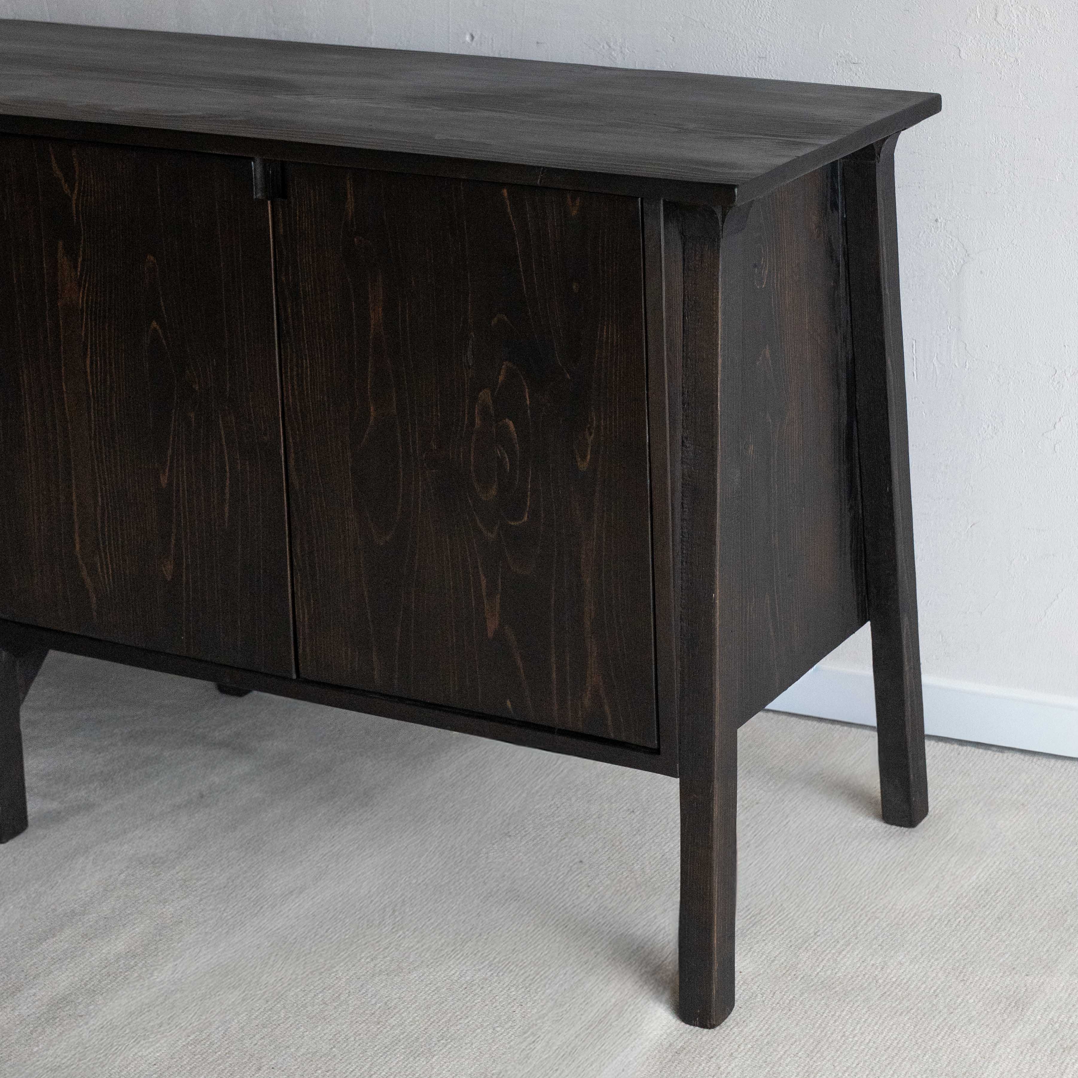 خزانة جانبية دارينا من خشب الصنوبر الصلب - لون الجوز الداكن