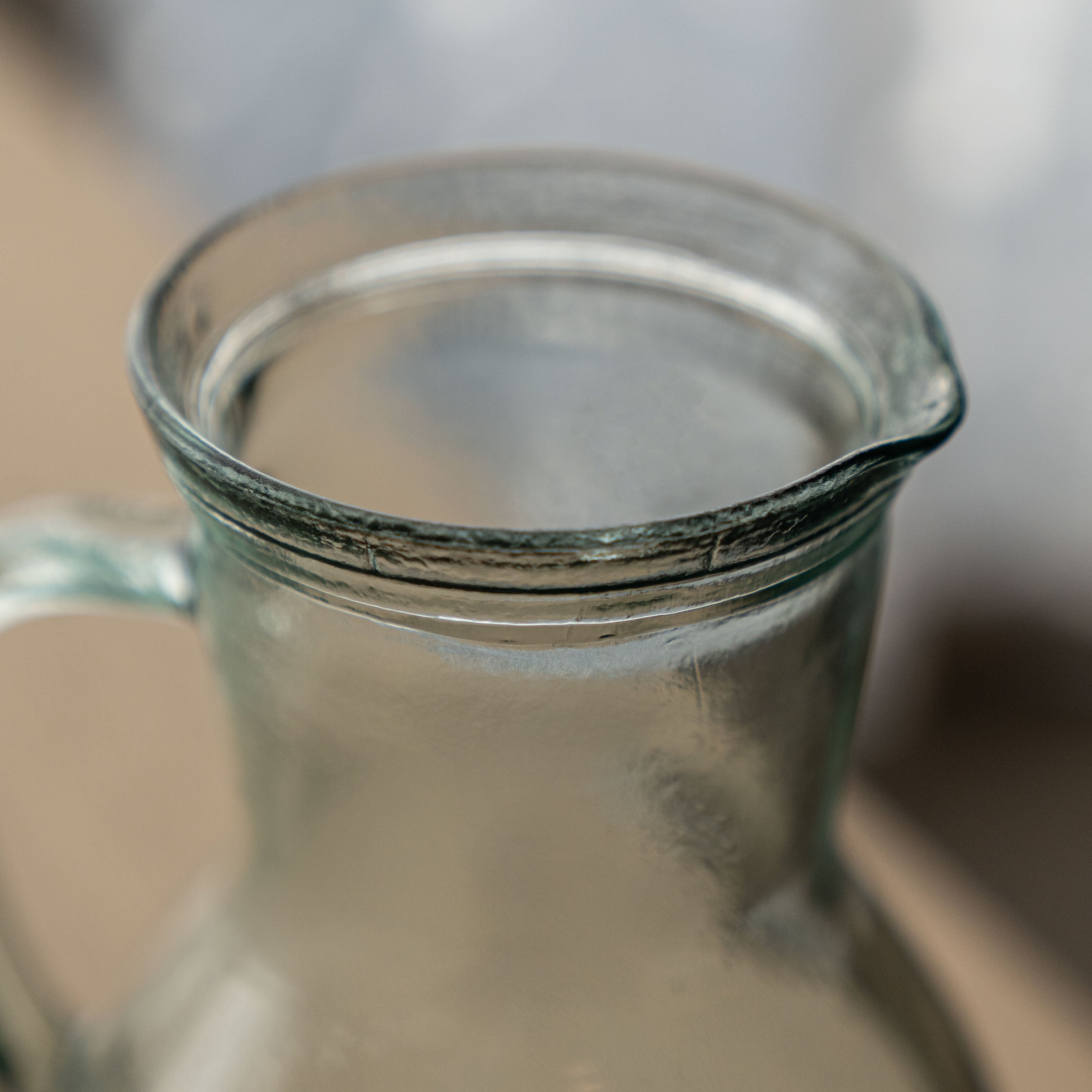 إبريق ماء زجاجي مزخرف باللون الأزرق الكلاسيكي من بلادي | مرطبان