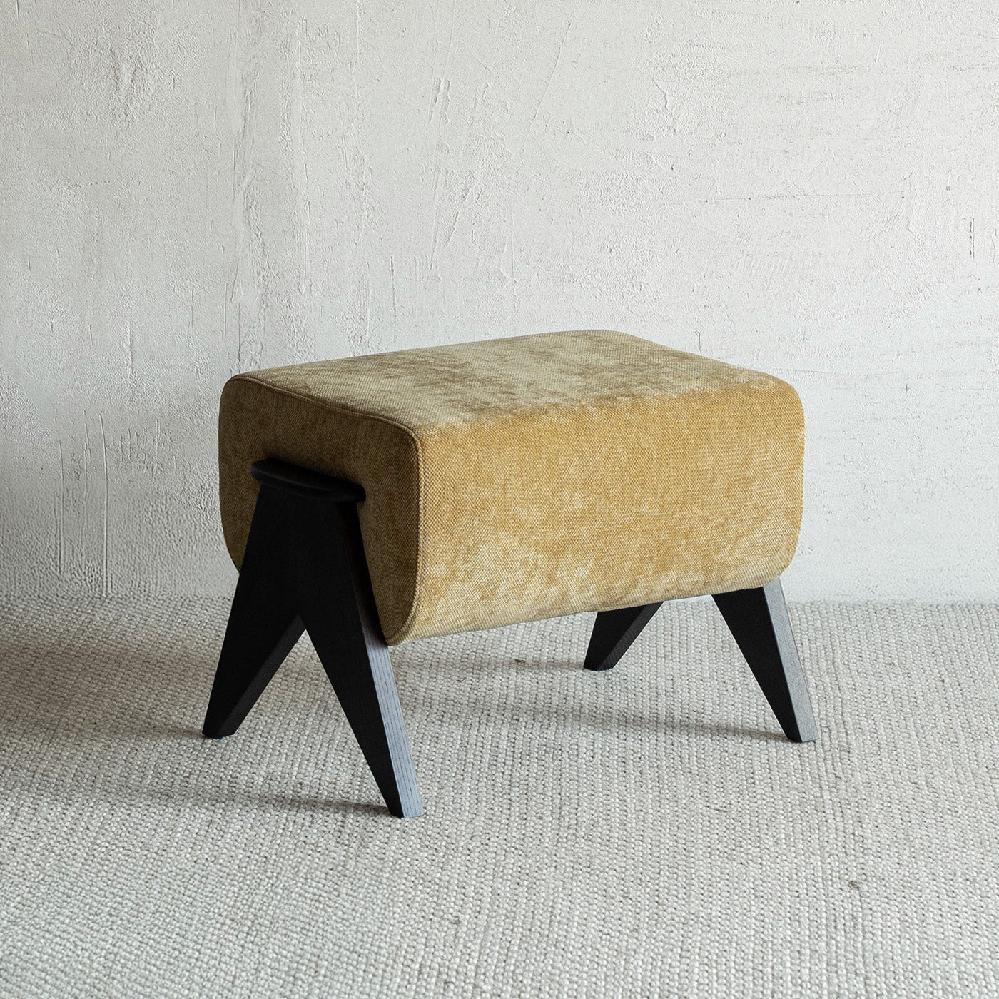 Elm Crest Retro Style Armchair With Ottoman