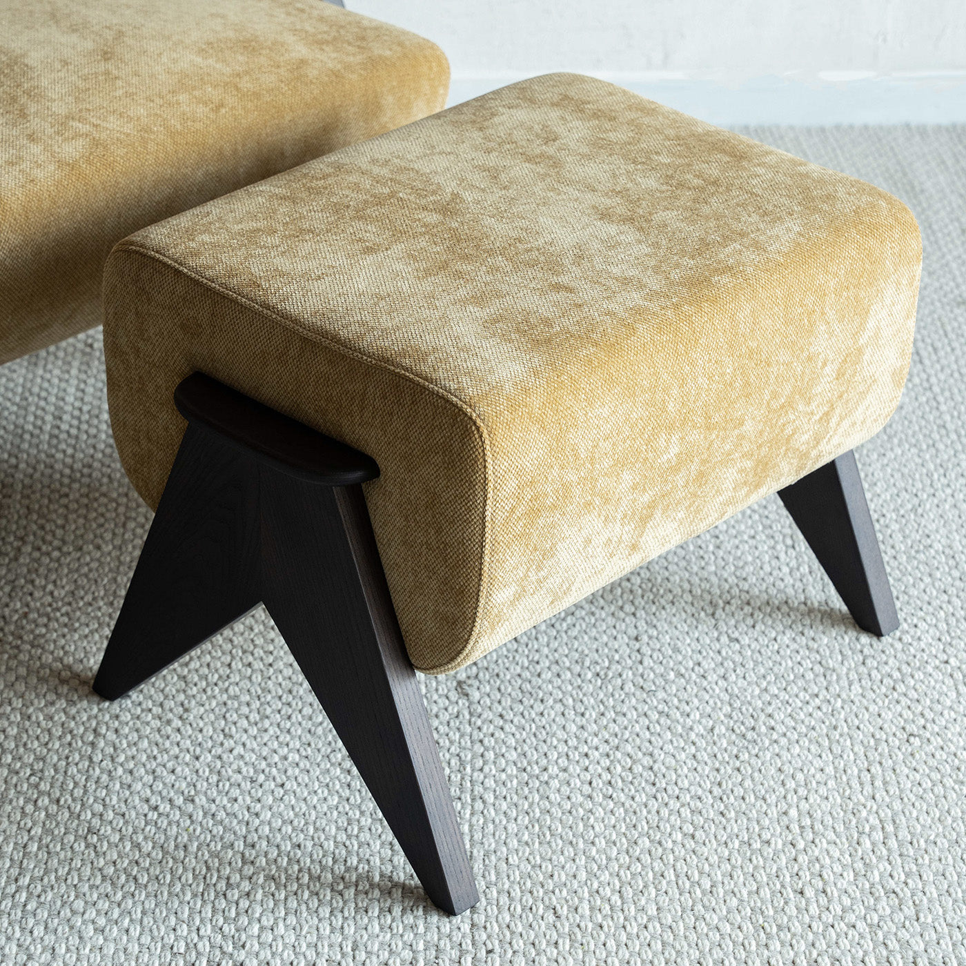 Elm Crest Retro Style Armchair With Ottoman