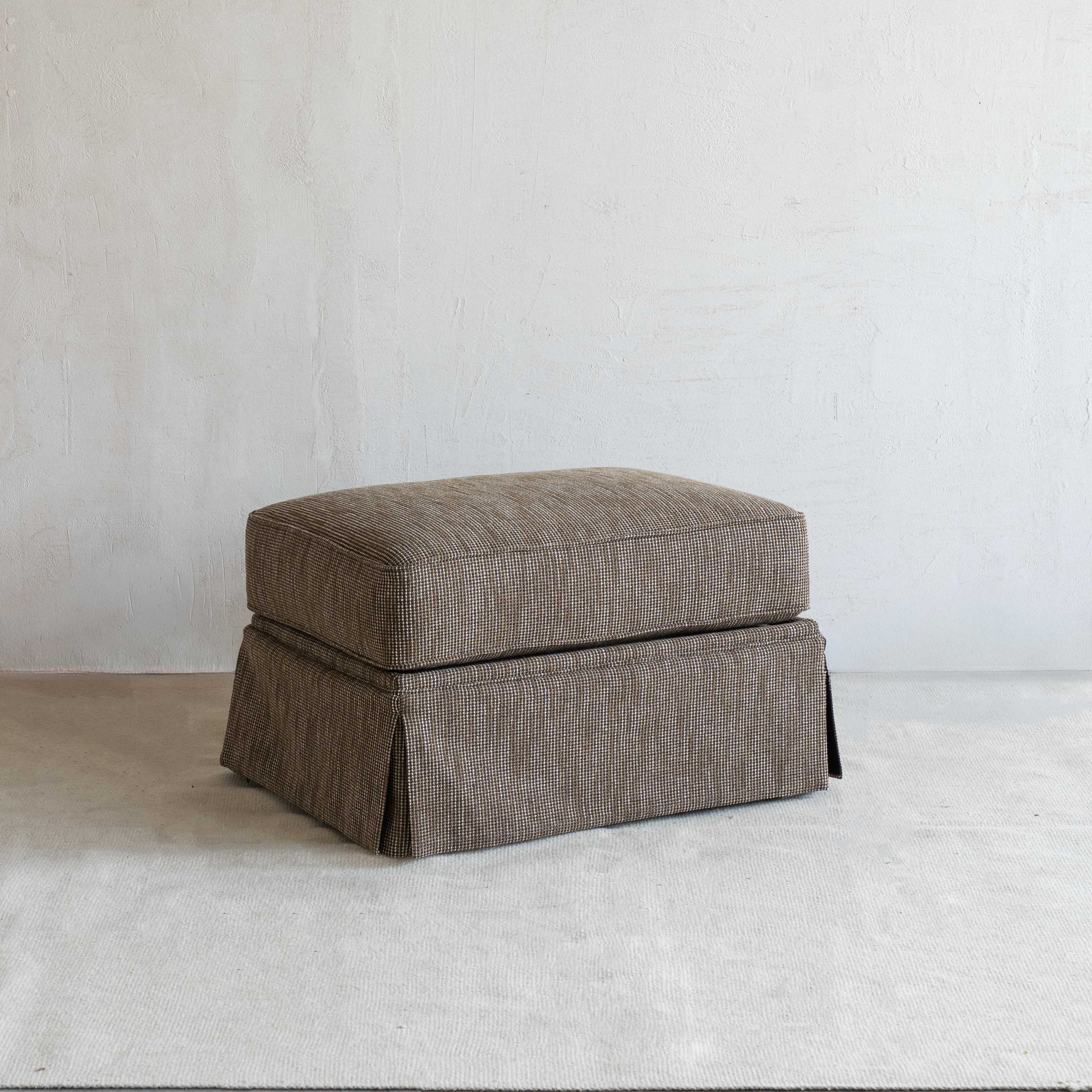 كرسي بذراعين كلاسيكي معاصر مستوحى من فيلم العراب - بني