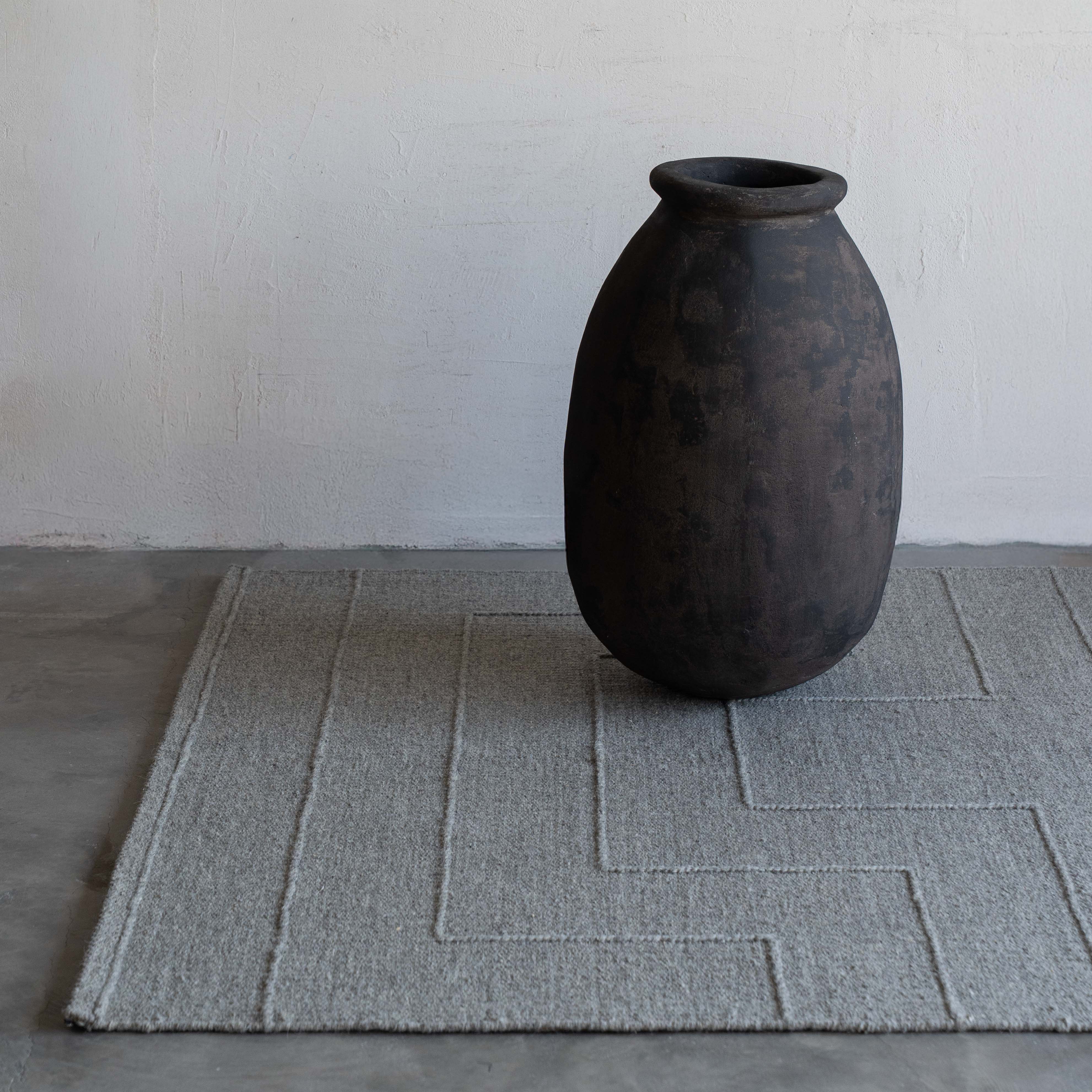 سجادة هاربور فيو المصنوعة يدوياً من الصوف الرمادي