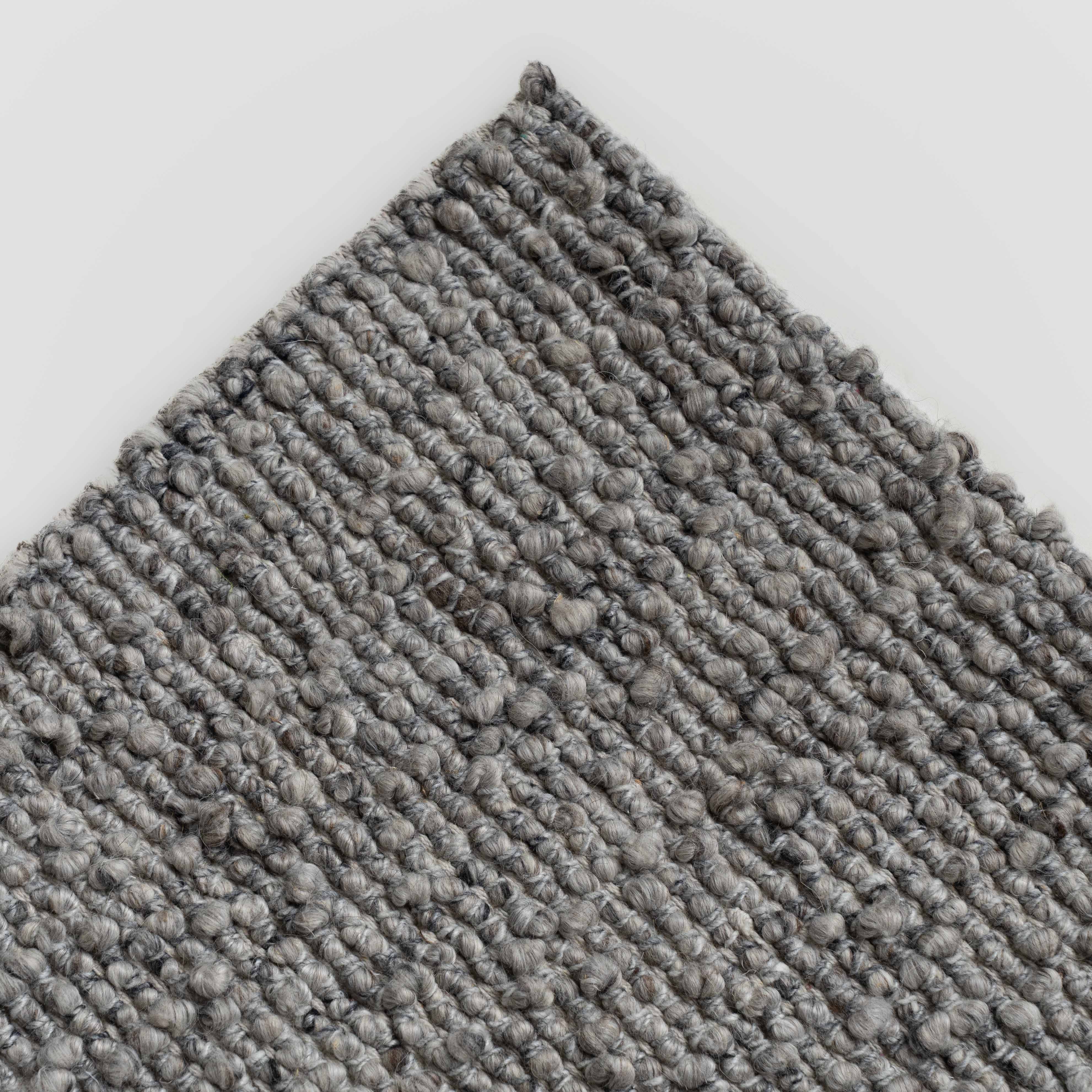 Itsy Bitsy 10P Silver Ash Handcrafted Wool Rug