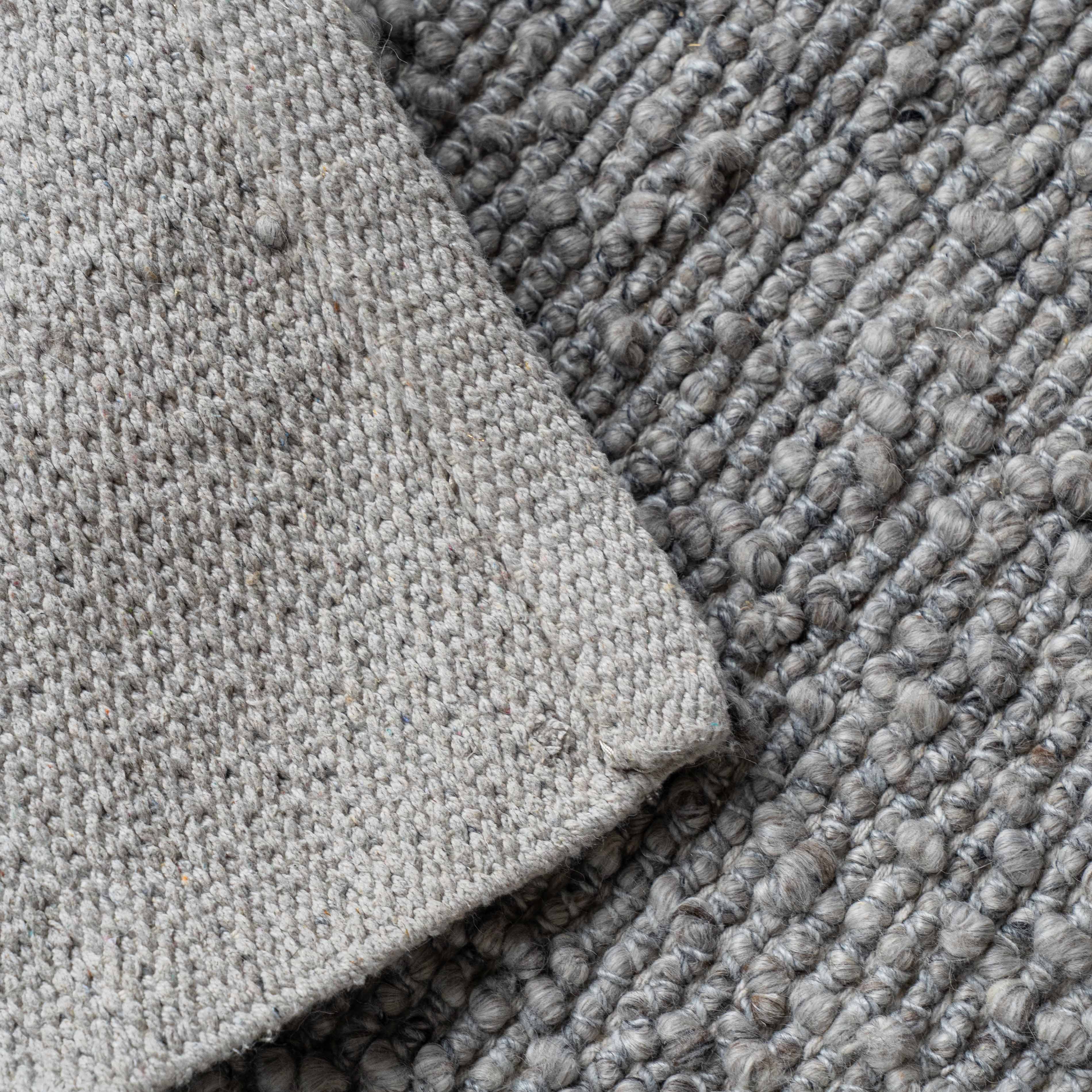 Itsy Bitsy 10P Silver Ash Handcrafted Wool Rug