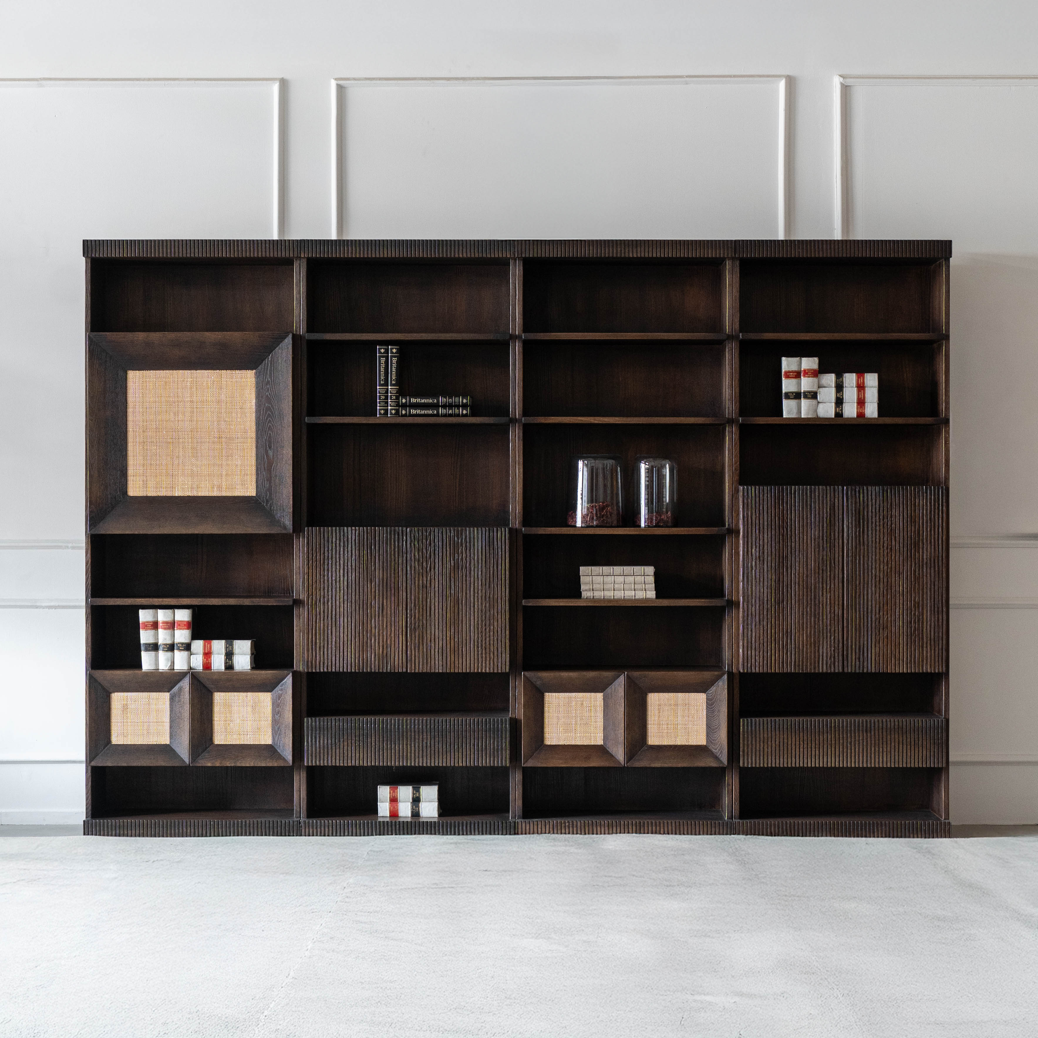 رف كتب كبير ووحدة تخزين رفوف واسعة من جيت