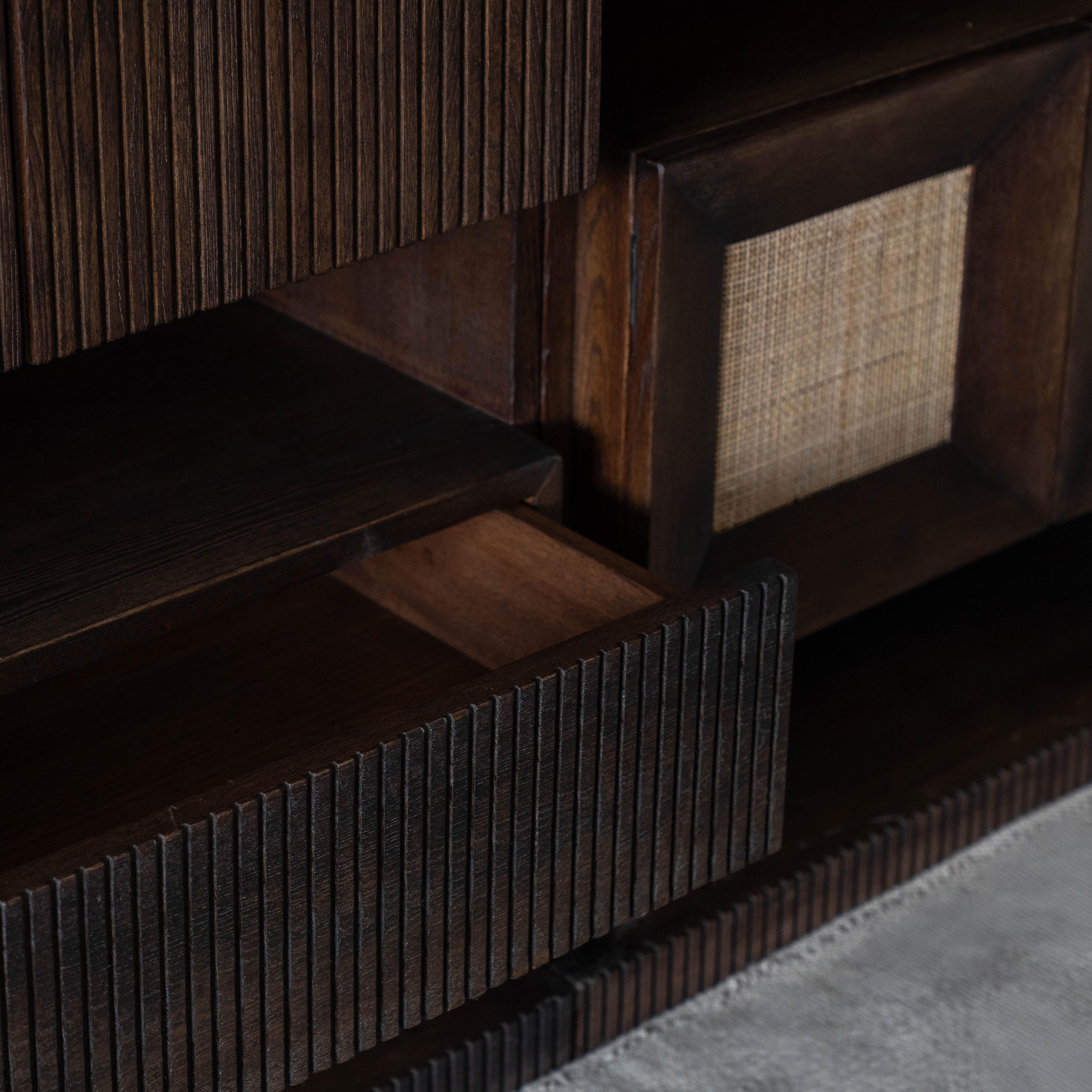 رف كتب كبير ووحدة تخزين رفوف واسعة من جيت