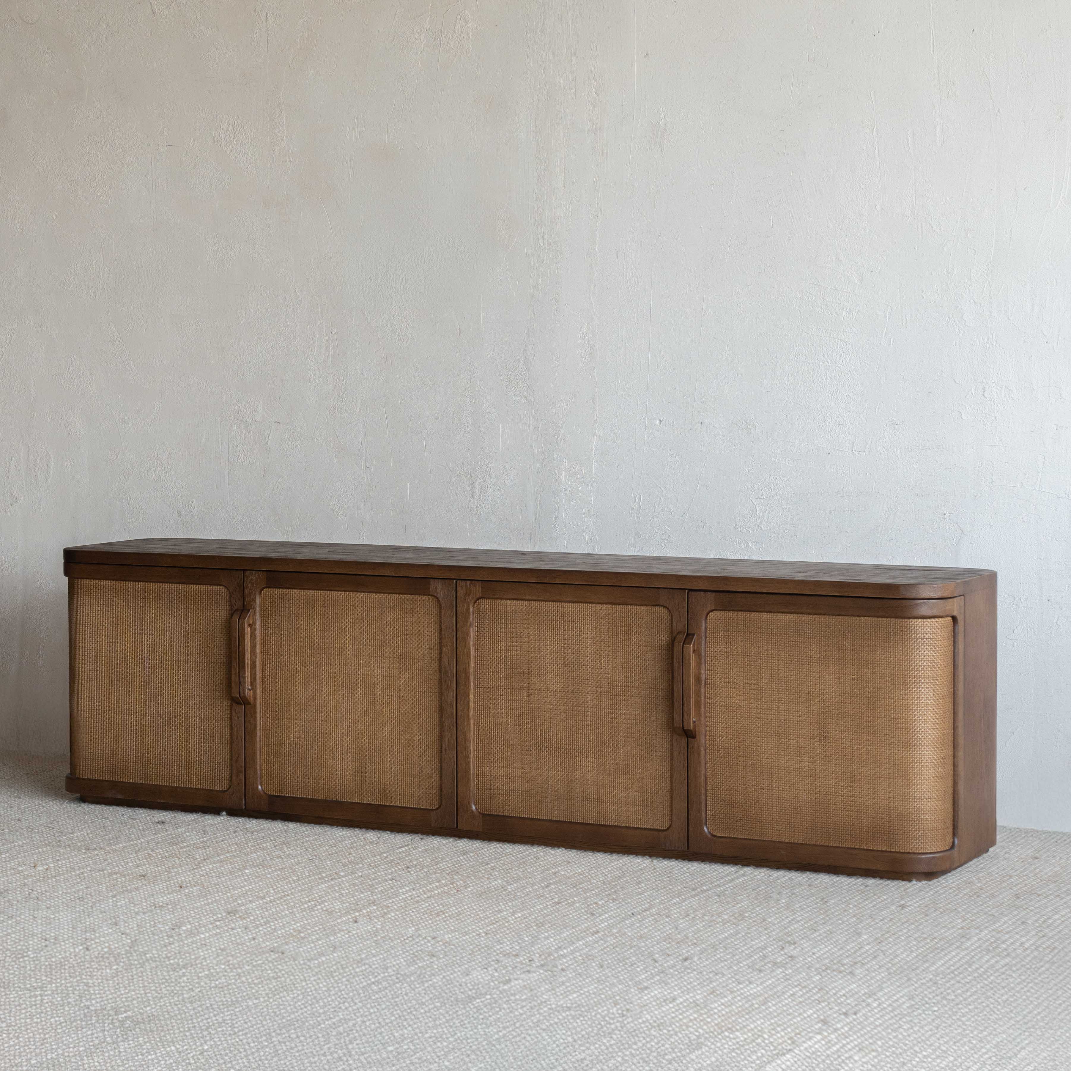 وحدة تلفزيون من خشب الدردار بتصميم عتيق على شكل عرش - كبيرة