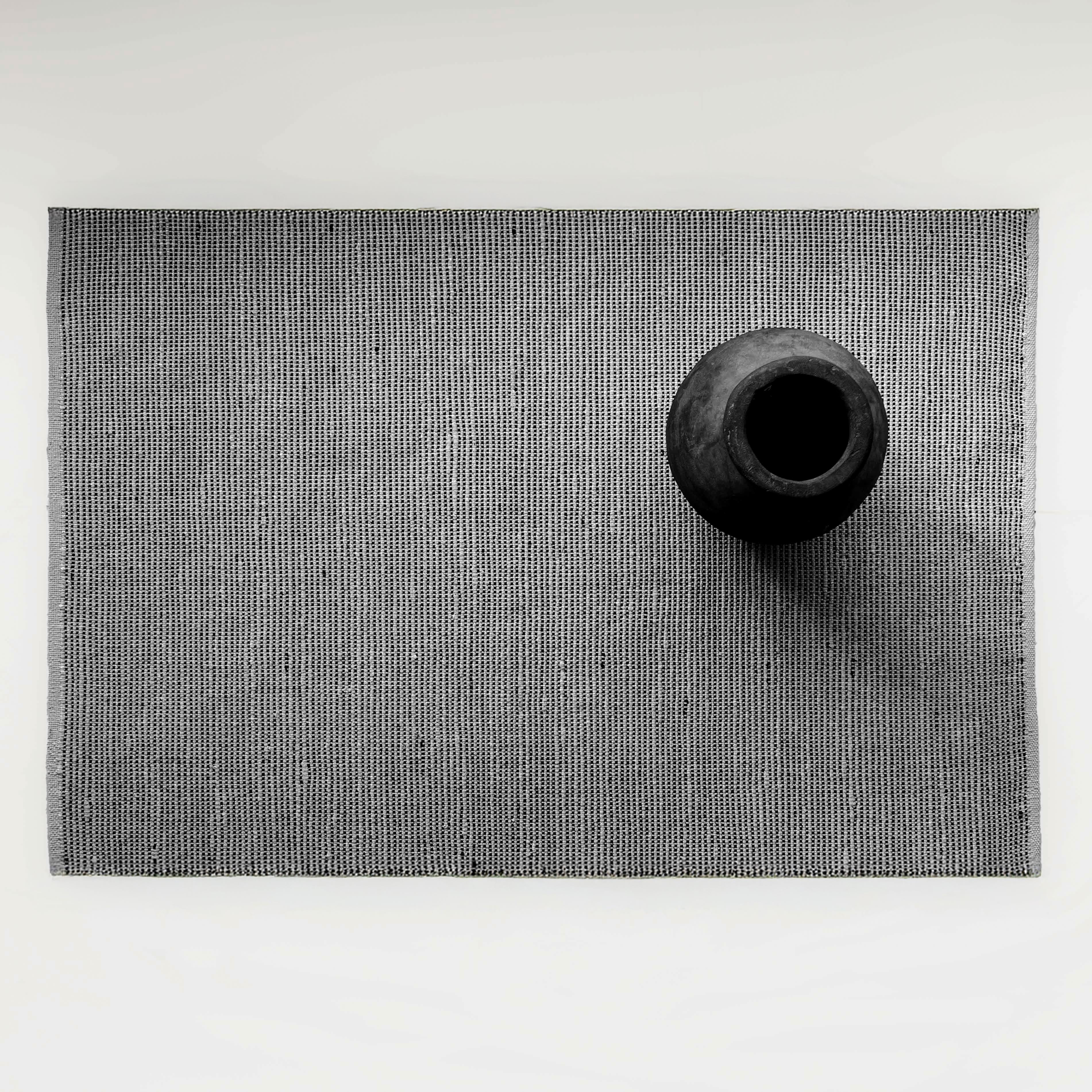 سجادة جوت بيضاء وسوداء من كينغدوم جي سي