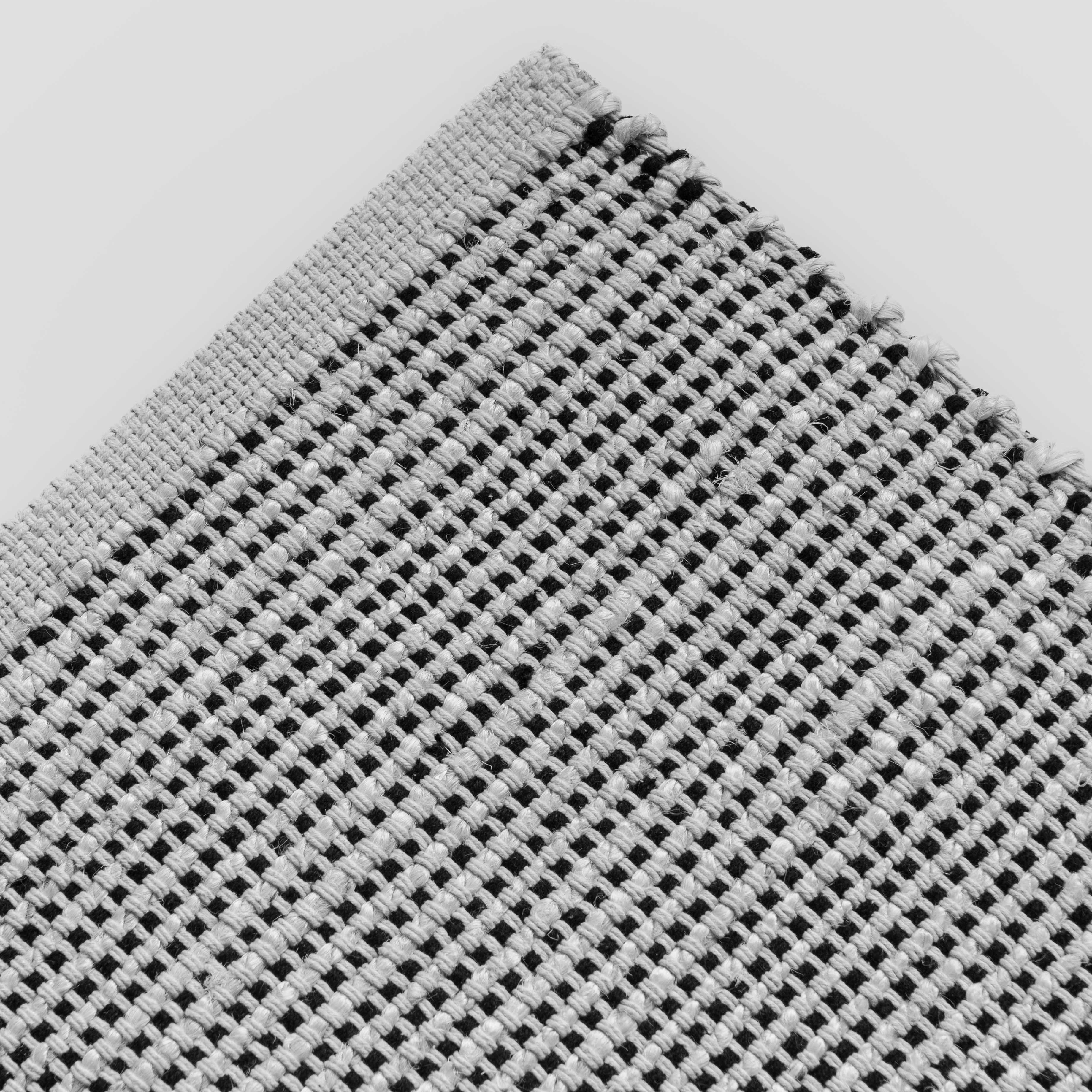 سجادة جوت بيضاء وسوداء من كينغدوم جي سي