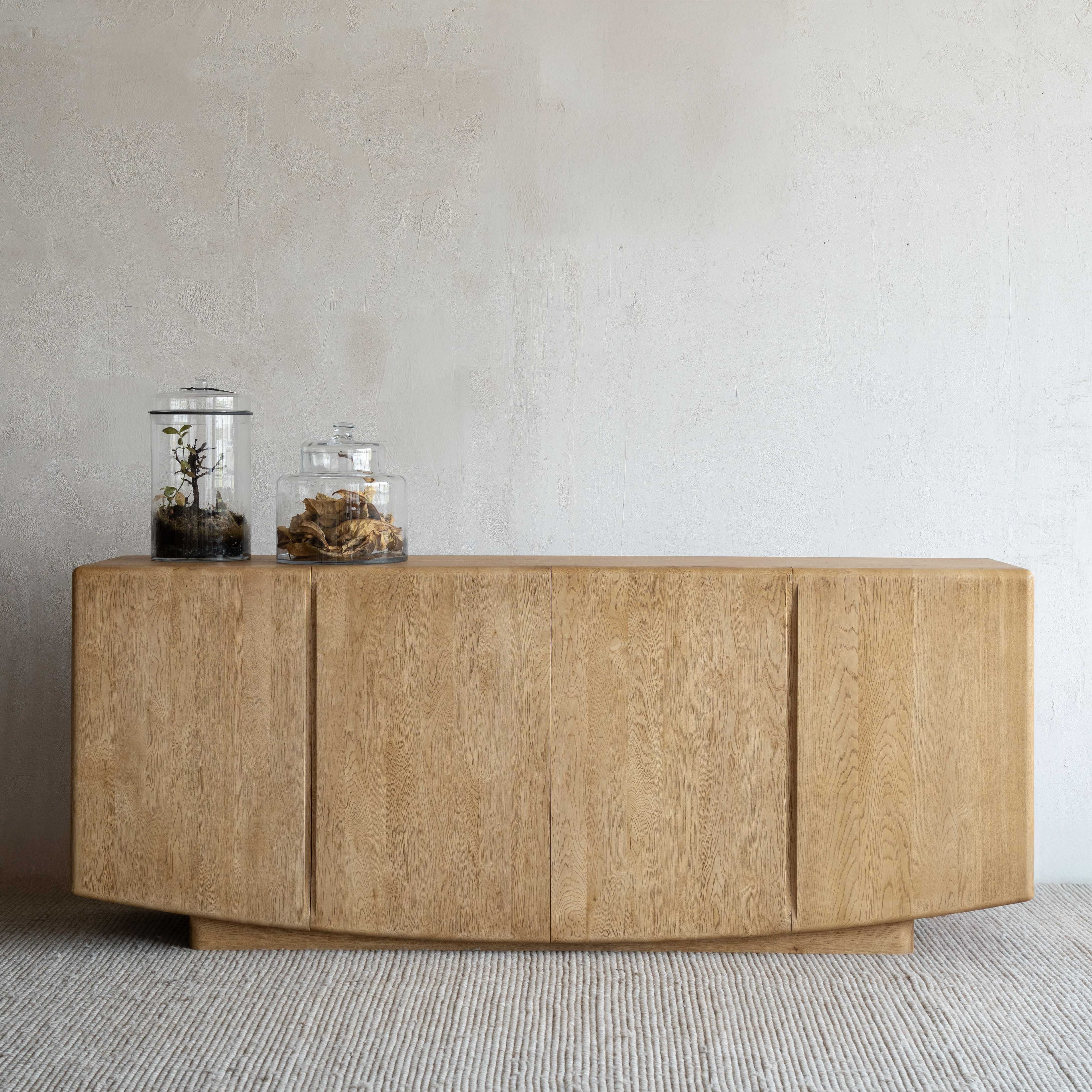 وحدة تلفزيون من خشب الدردار بتصميم عتيق على شكل عرش - كبيرة