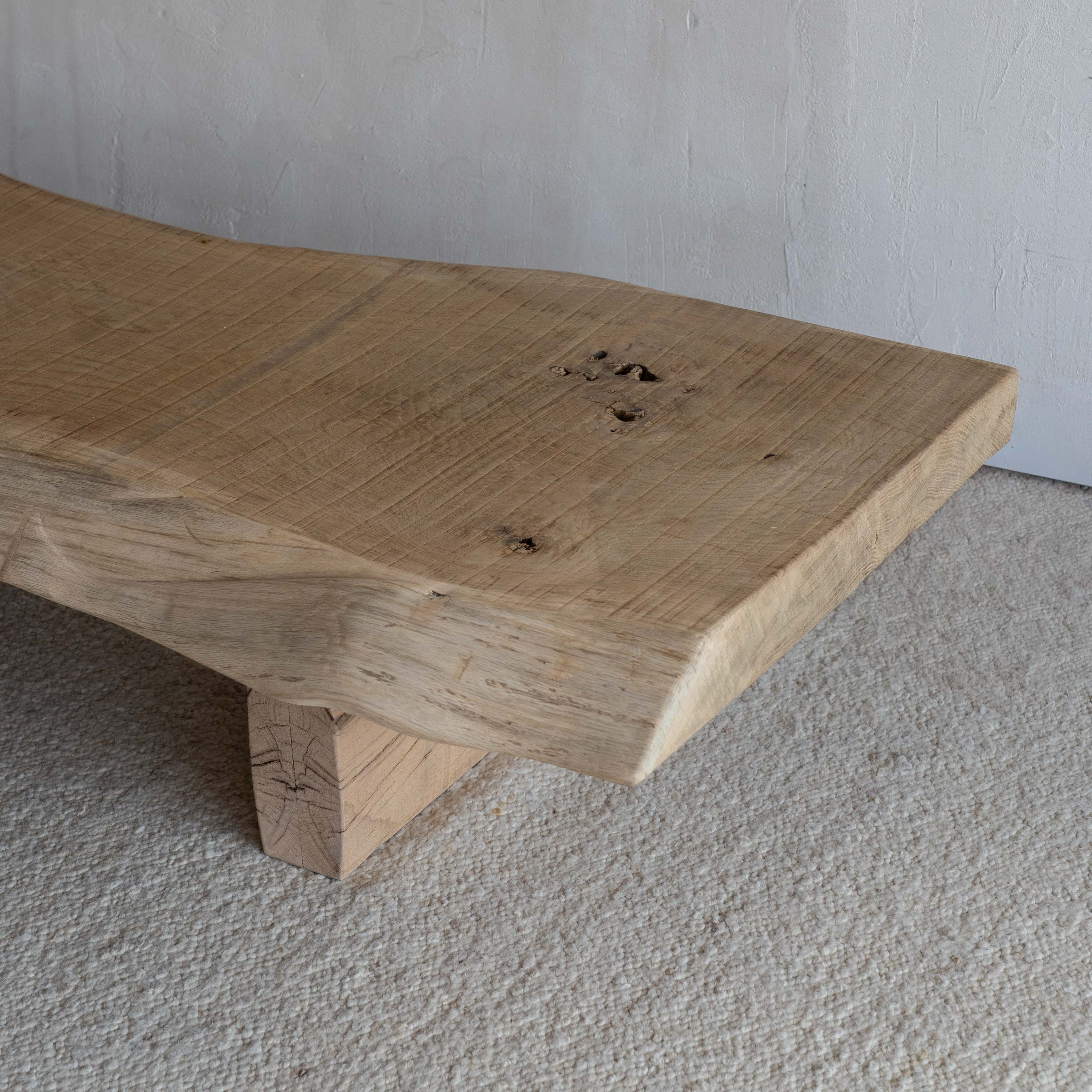 طاولة قهوة ميزو - إيكو ذات الشكل العضوي على الطراز الياباني وابي سابي