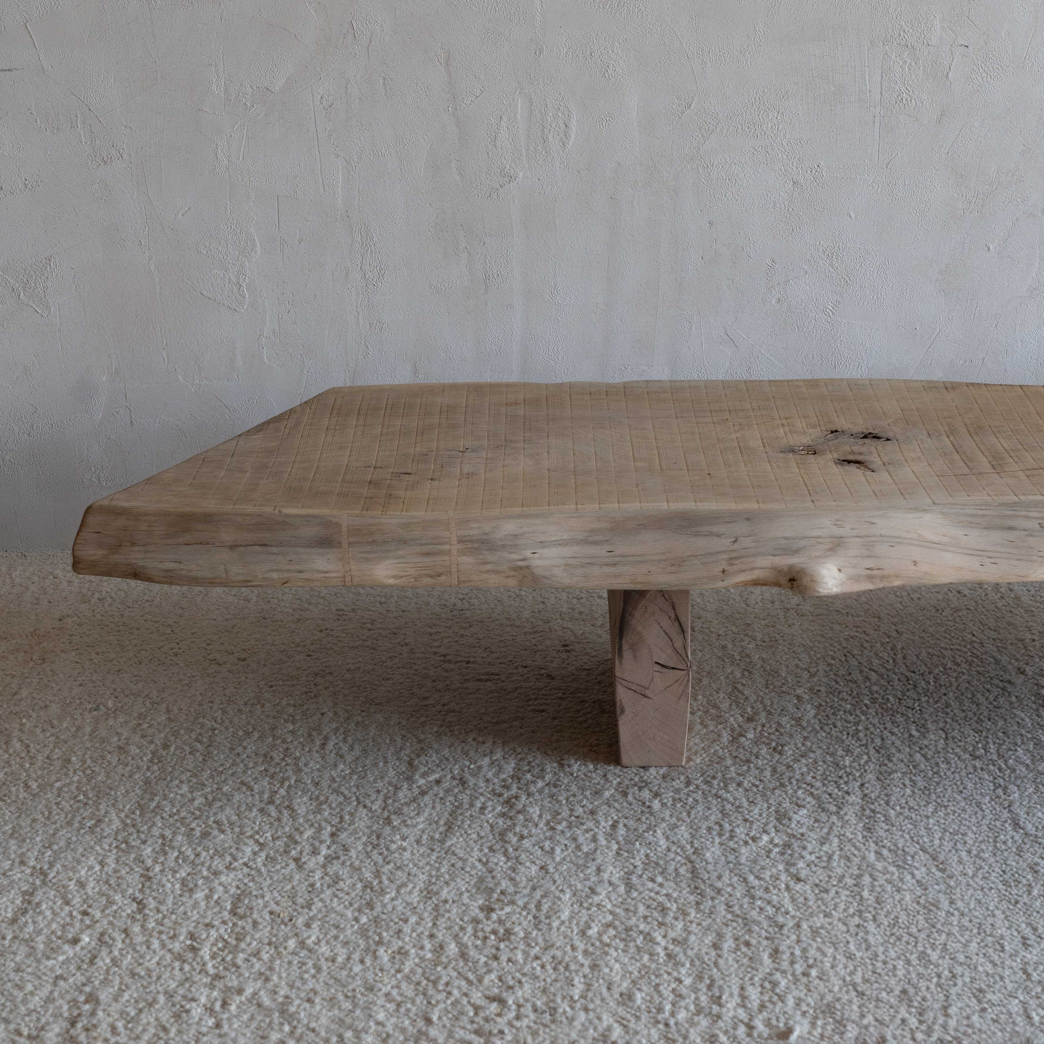 طاولة قهوة ميزو - إيكو ذات الشكل العضوي على الطراز الياباني وابي سابي