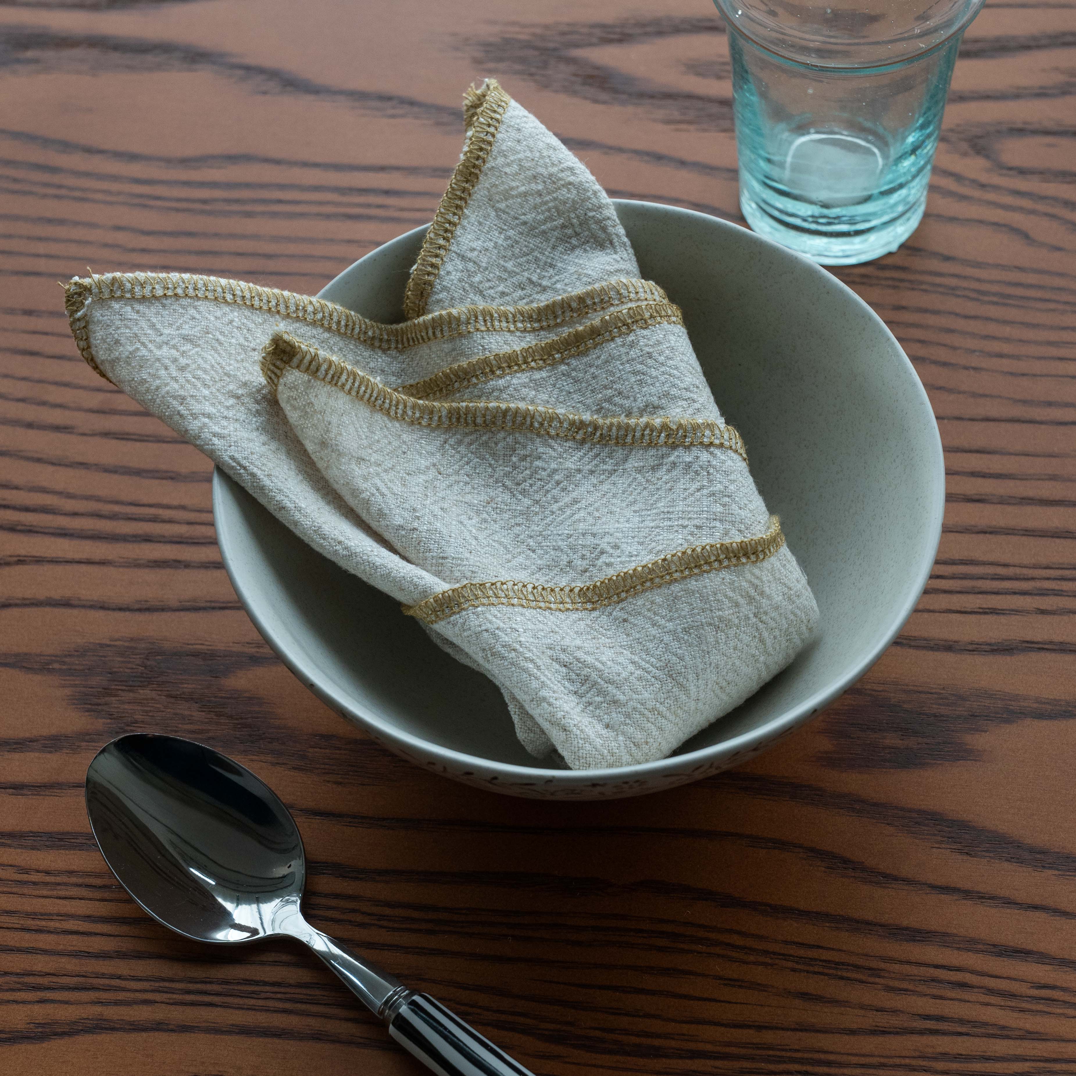 مجموعة مناديل طاولة منقوشة مكونة من قطعتين - رمادي