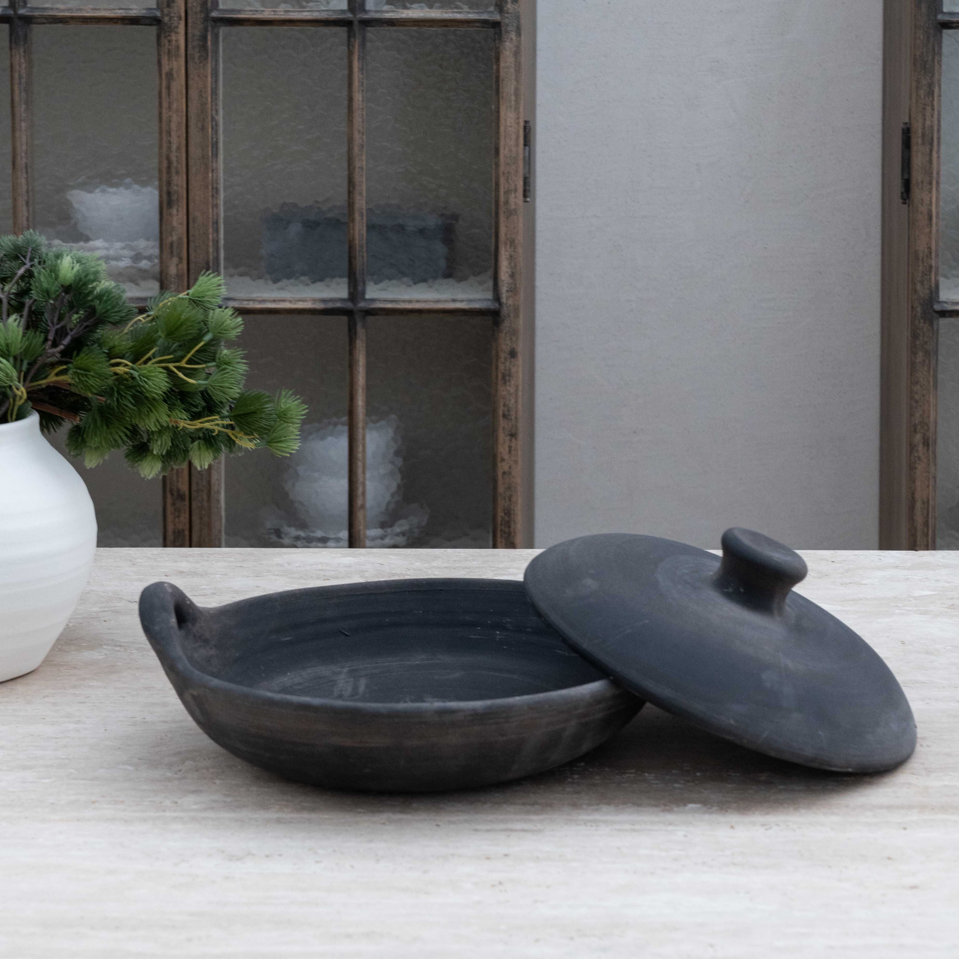 Never Full Pot Black Decorative Clay Container With Lid - Decorative Jars - WS Living Furniture  Furniture Store in Dubai