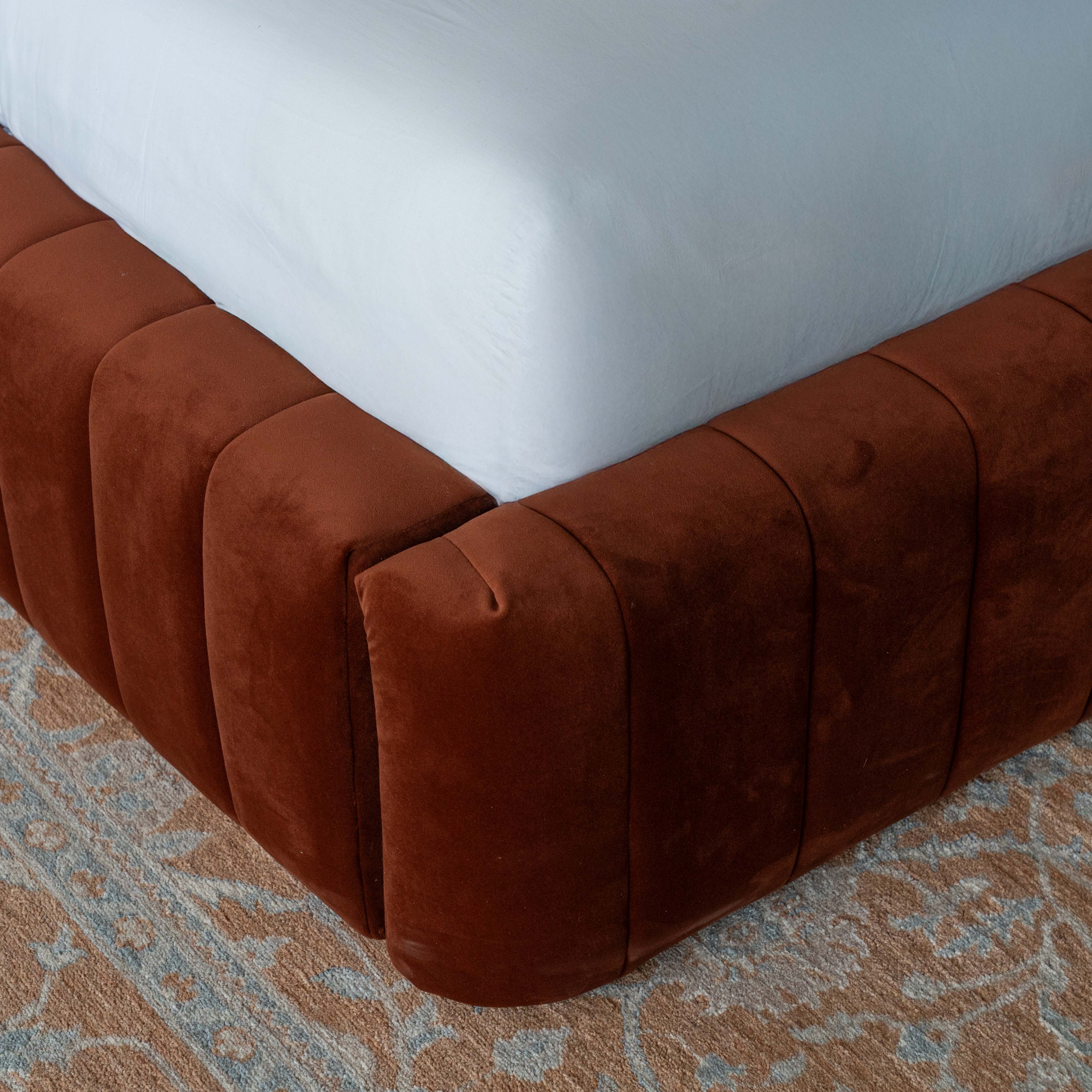 سرير ثاليا براون العصري والفاخر بحجم كينج 180×200 سم