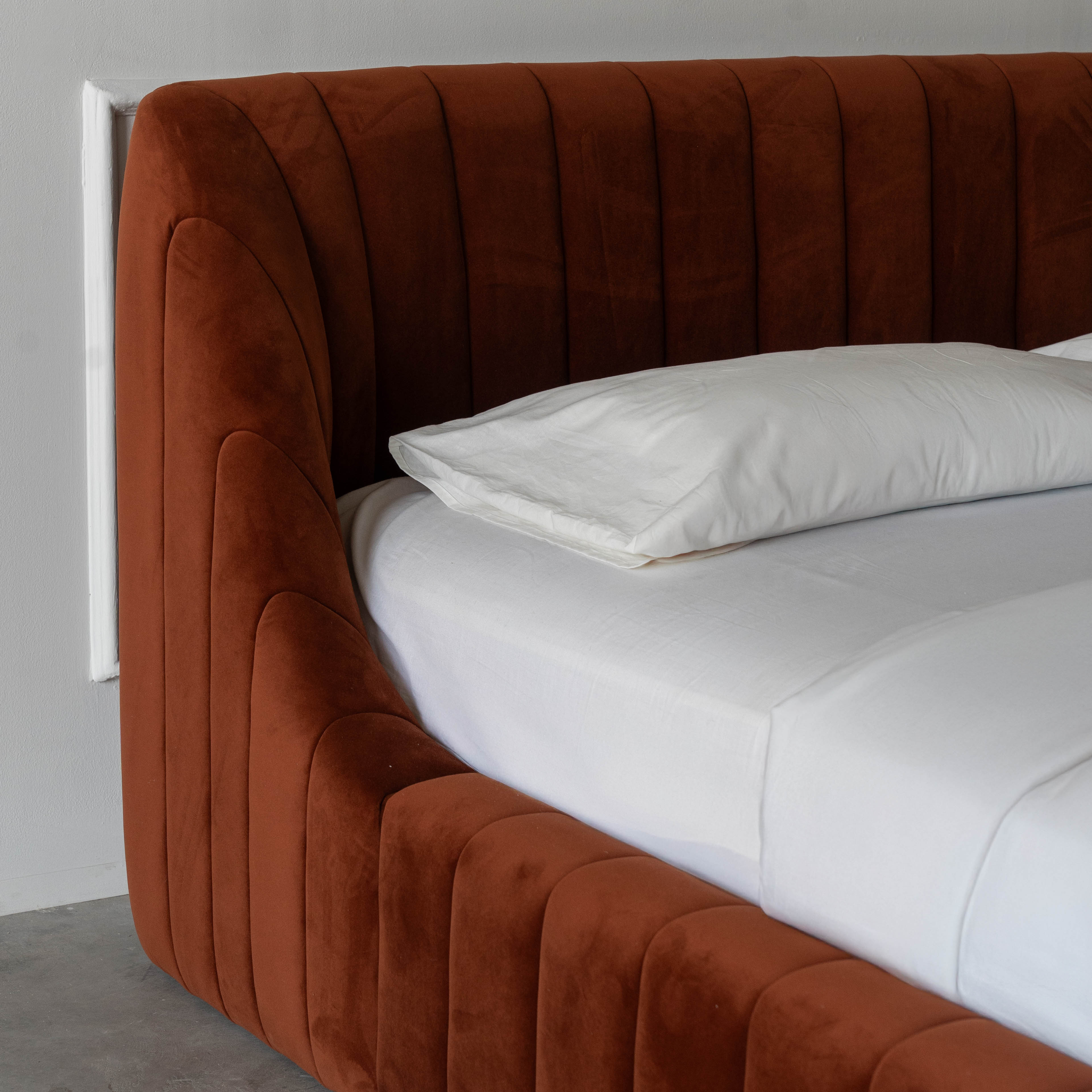 سرير ثاليا براون العصري والفاخر بحجم كينج 180×200 سم