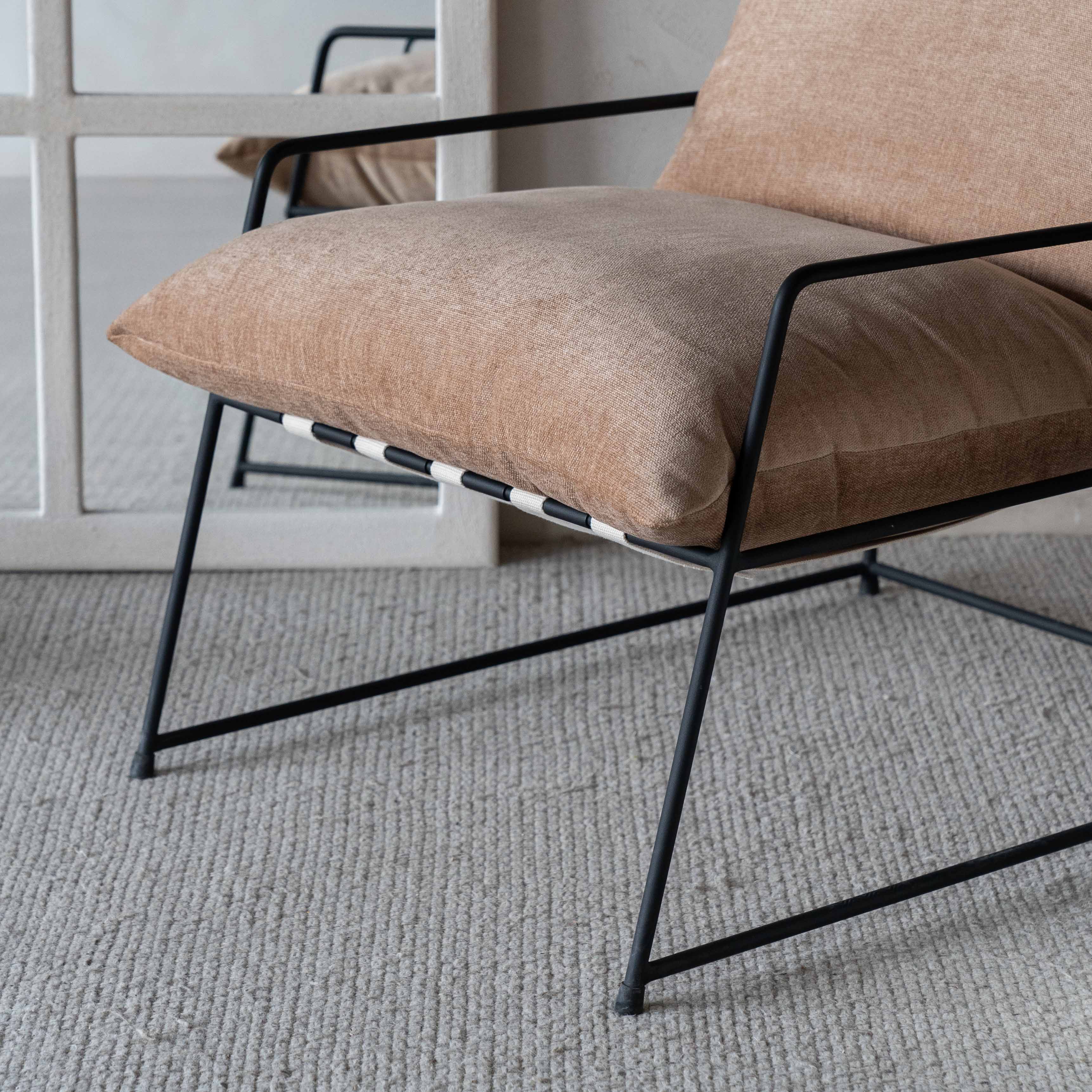 Novato Comfortable Relax Lounge Chair - Black Frame