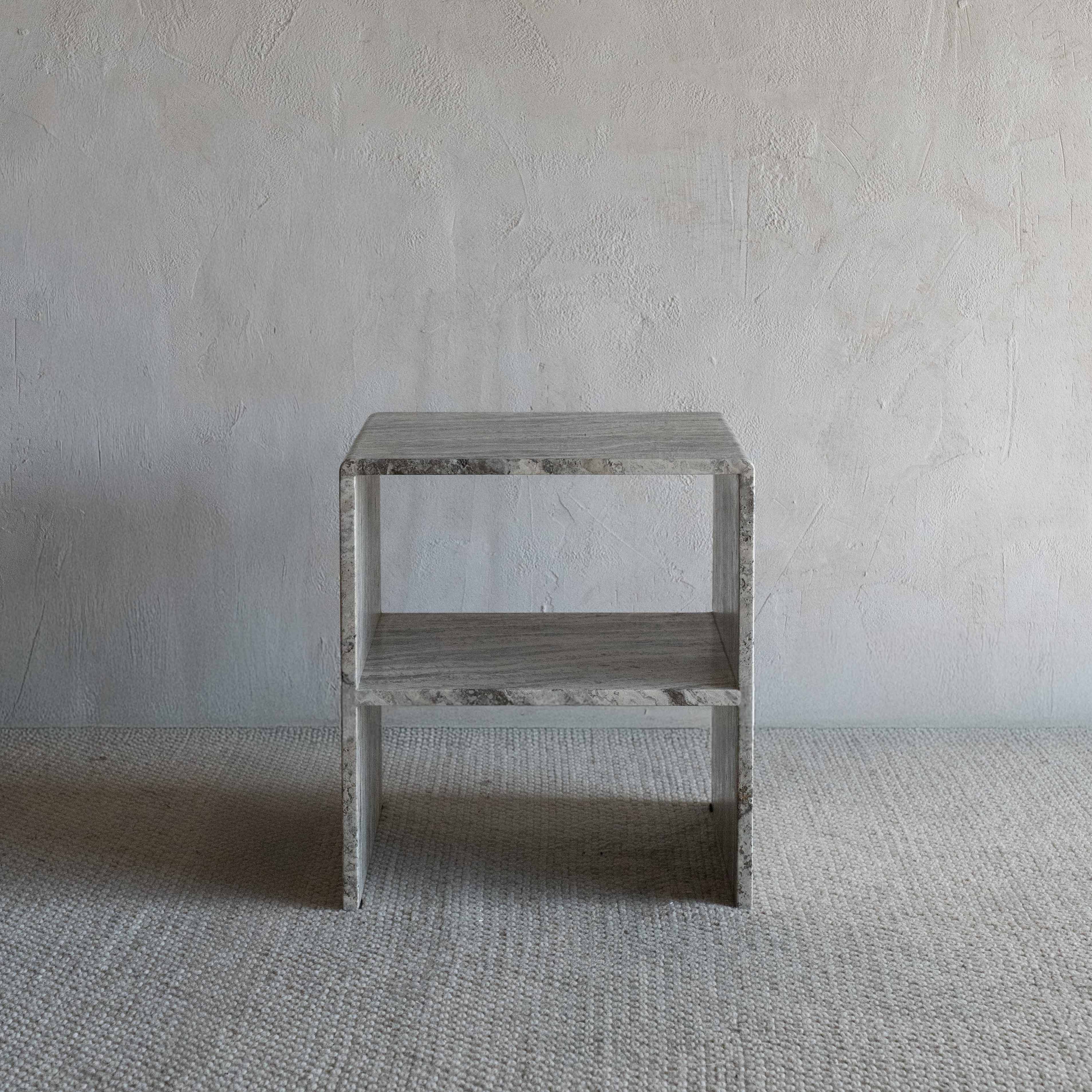 طاولة جانبية للسرير من رخام الترافرتين بلون بيج