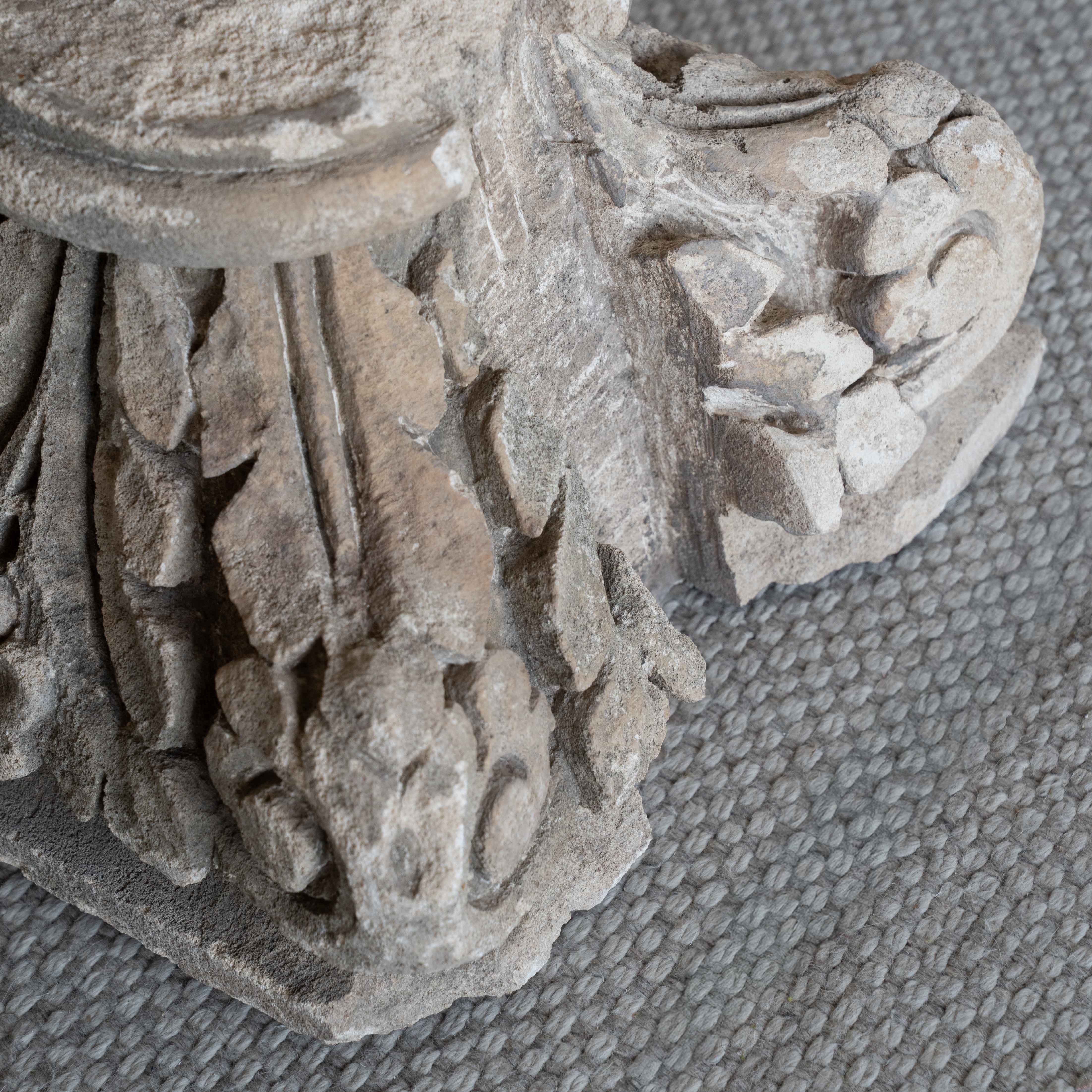 تاج روماني، قطعة أثرية مزخرفة | منحوتة - أسود