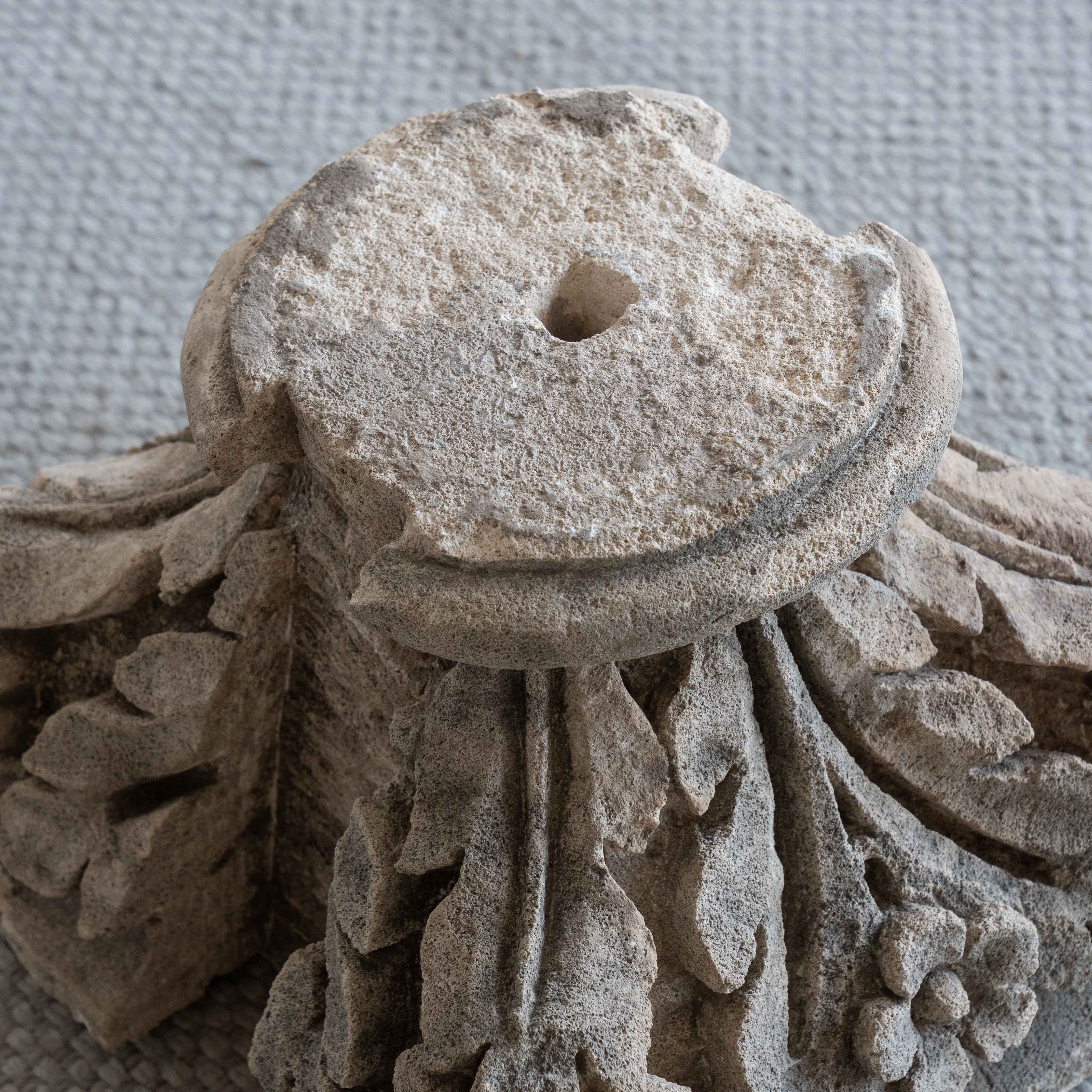 تاج روماني، قطعة أثرية مزخرفة | منحوتة - أسود