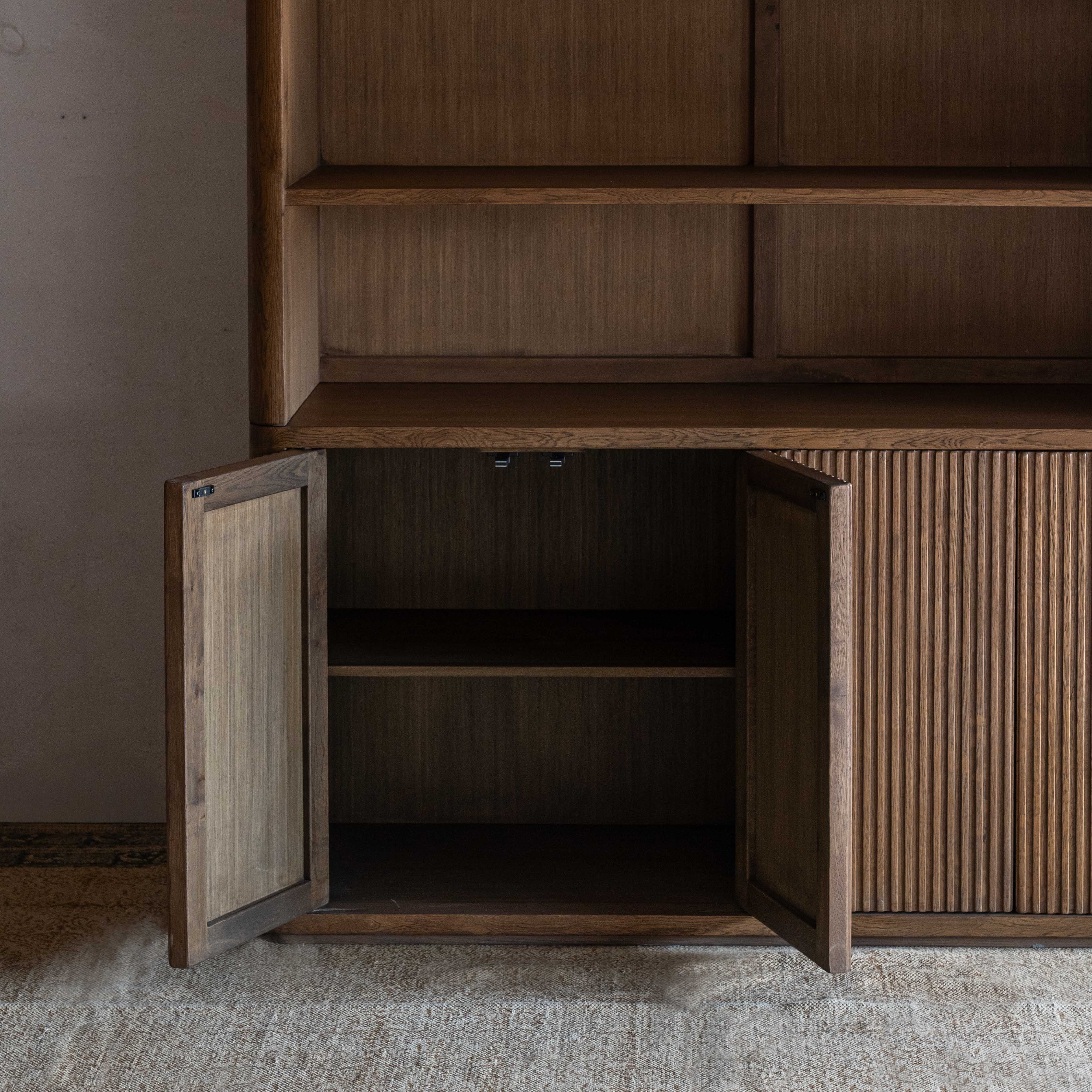 Ruvic Vintage Style Display Shelf And Cabinet